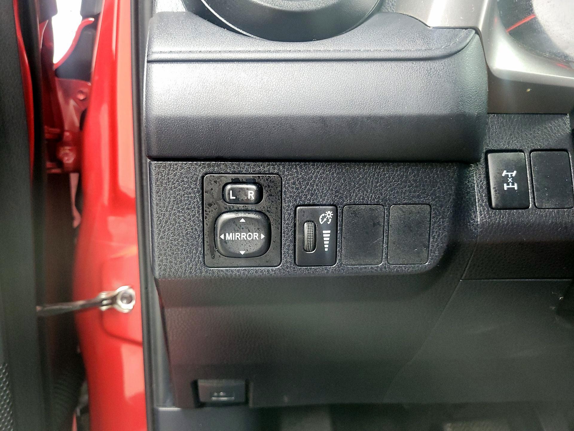Thumbnail: 2016 Toyota RAV4 - 13