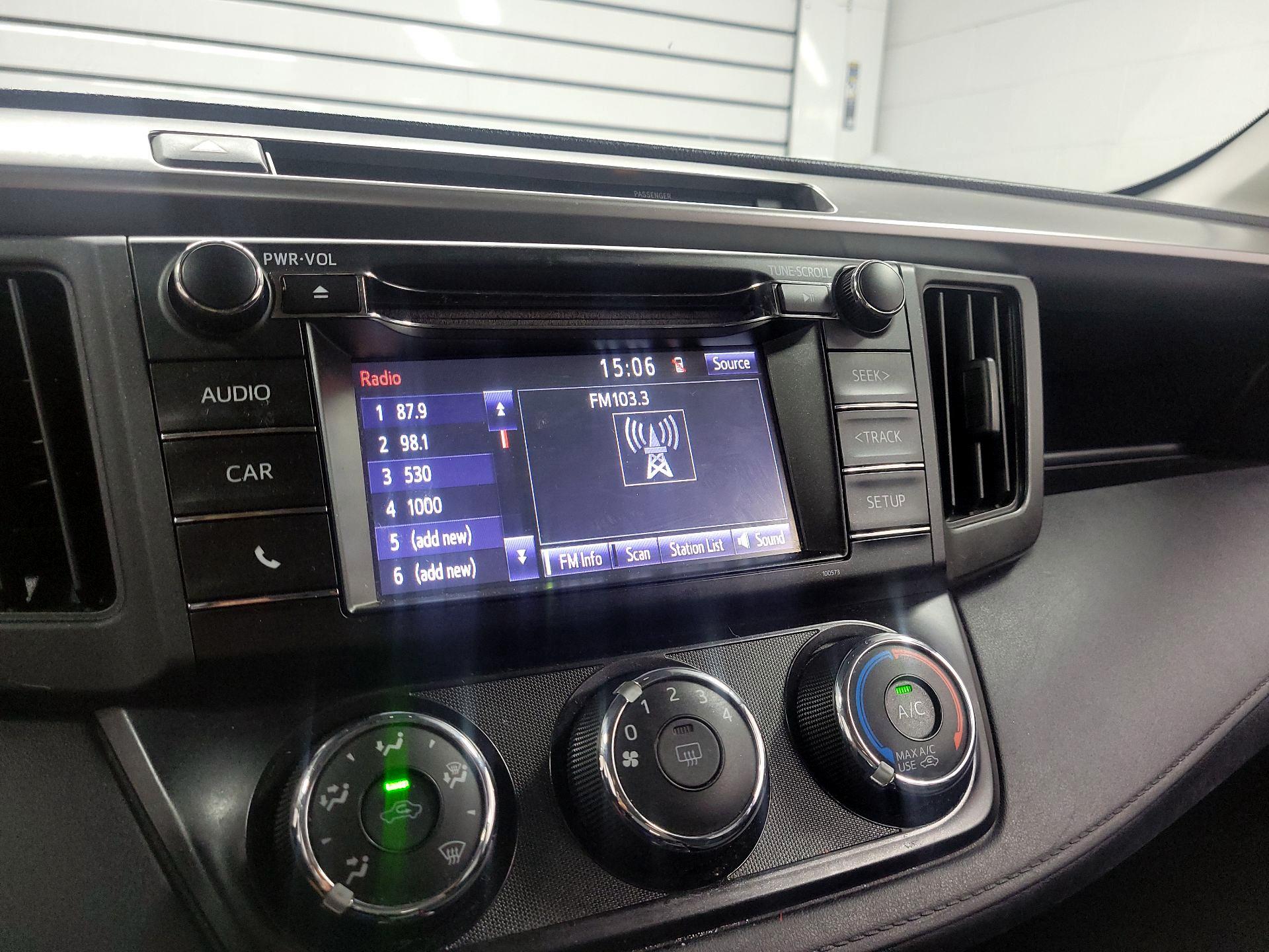 Thumbnail: 2016 Toyota RAV4 - 14