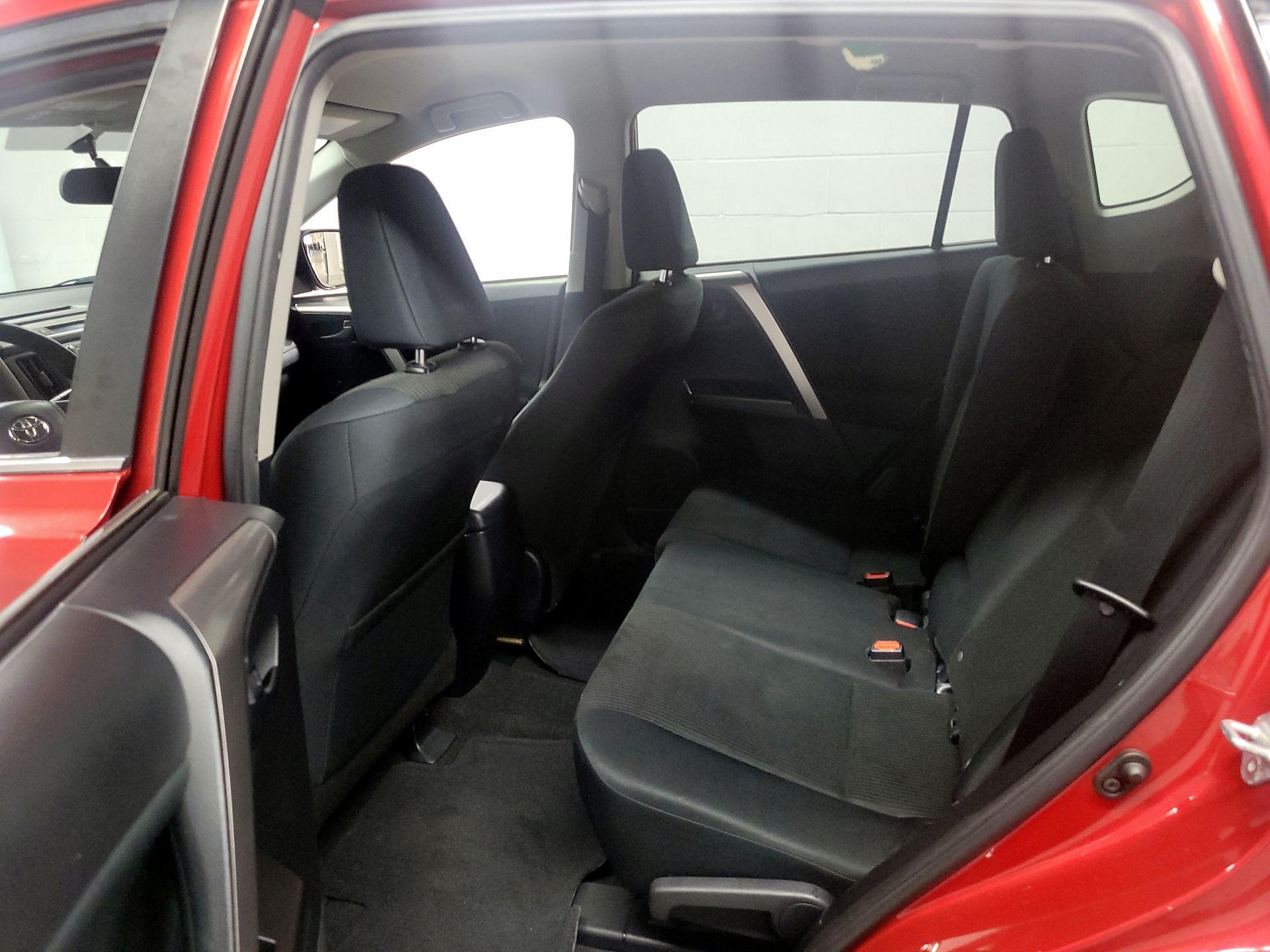 Thumbnail: 2016 Toyota RAV4 - 17