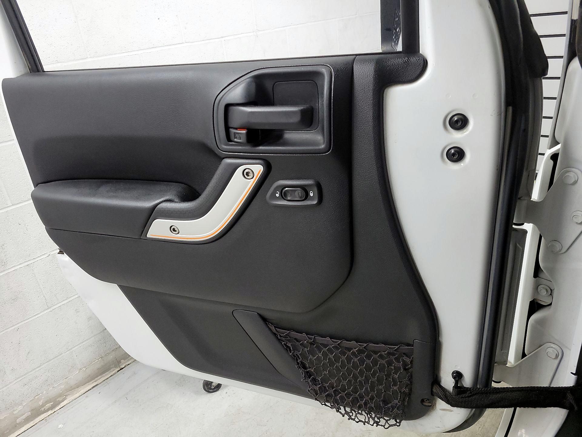Thumbnail: 2016 Jeep Wrangler - 12