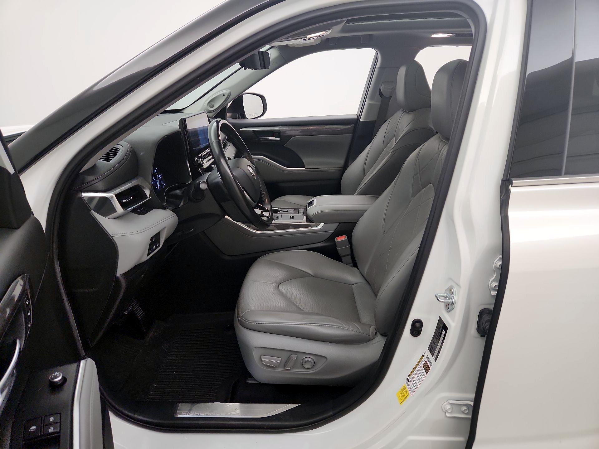 Thumbnail: 2020 Toyota Highlander - 11