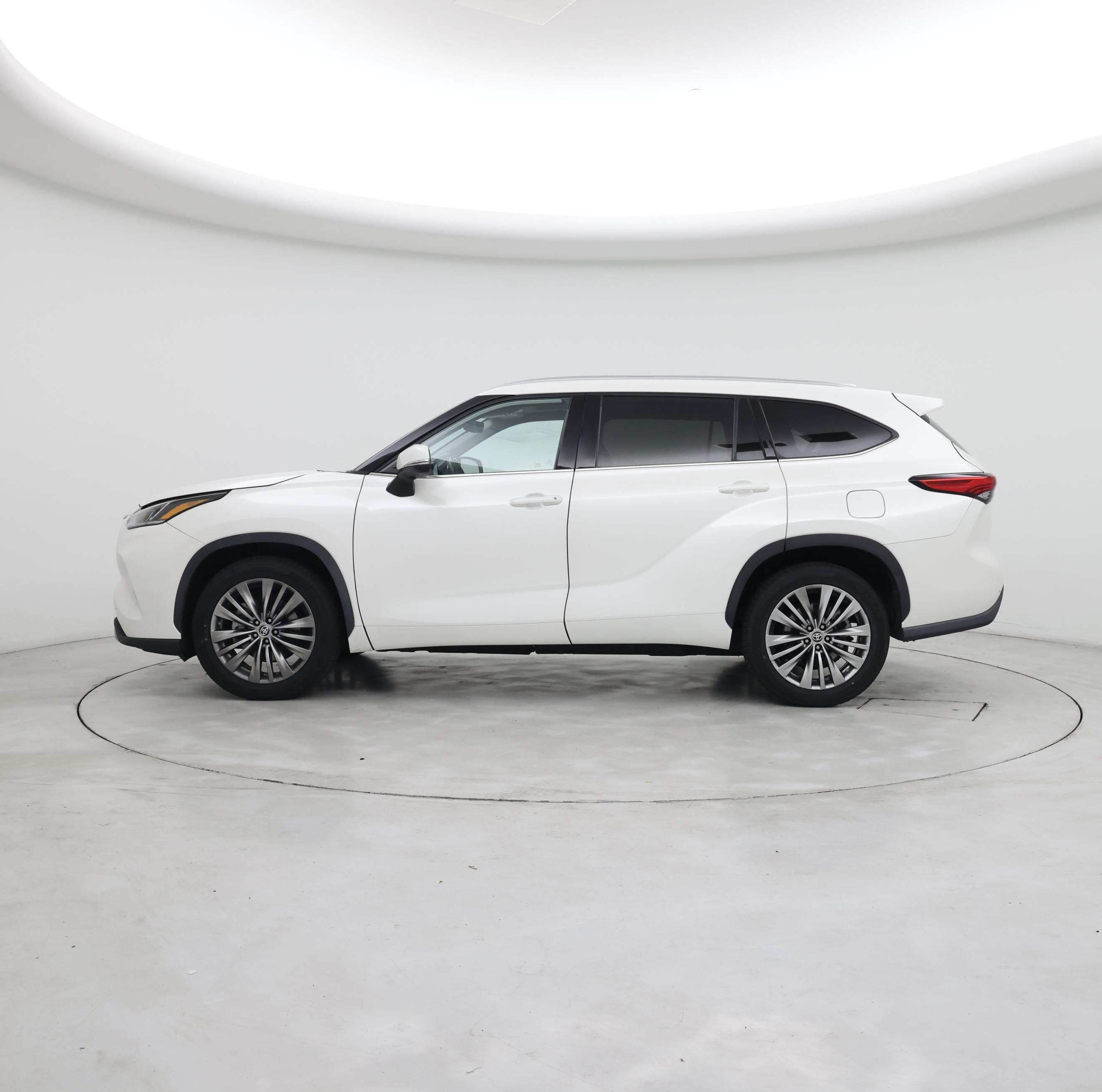 Thumbnail: 2020 Toyota Highlander - 3