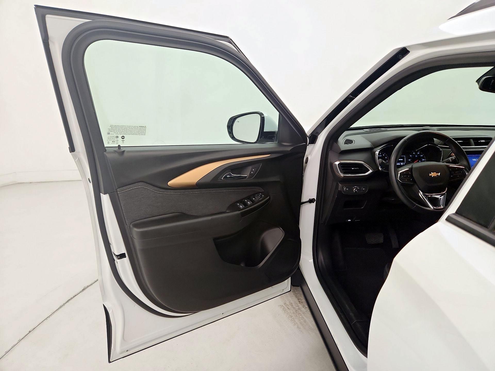 Thumbnail: 2023 Chevrolet TrailBlazer - 12