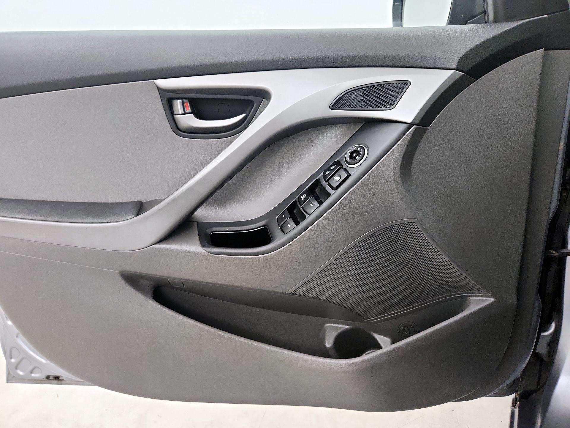 Thumbnail: 2016 Hyundai Elantra - 12
