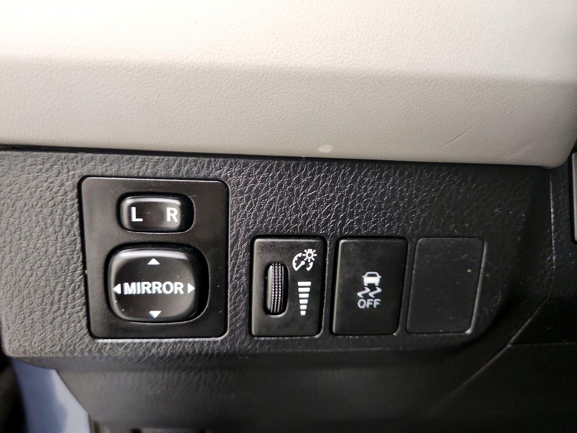 Thumbnail: 2014 Toyota RAV4 - 13