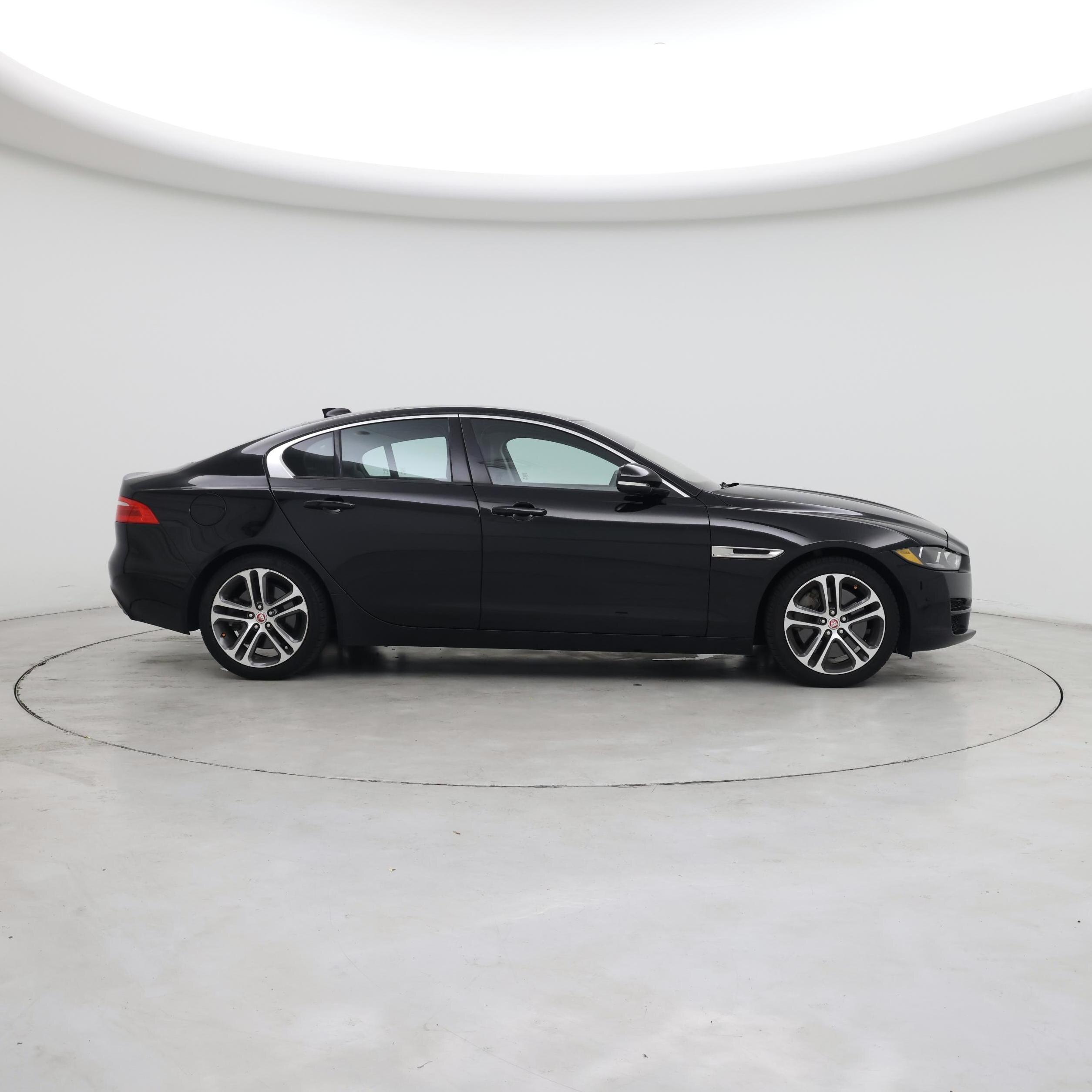 Thumbnail: 2017 Jaguar XE - 7