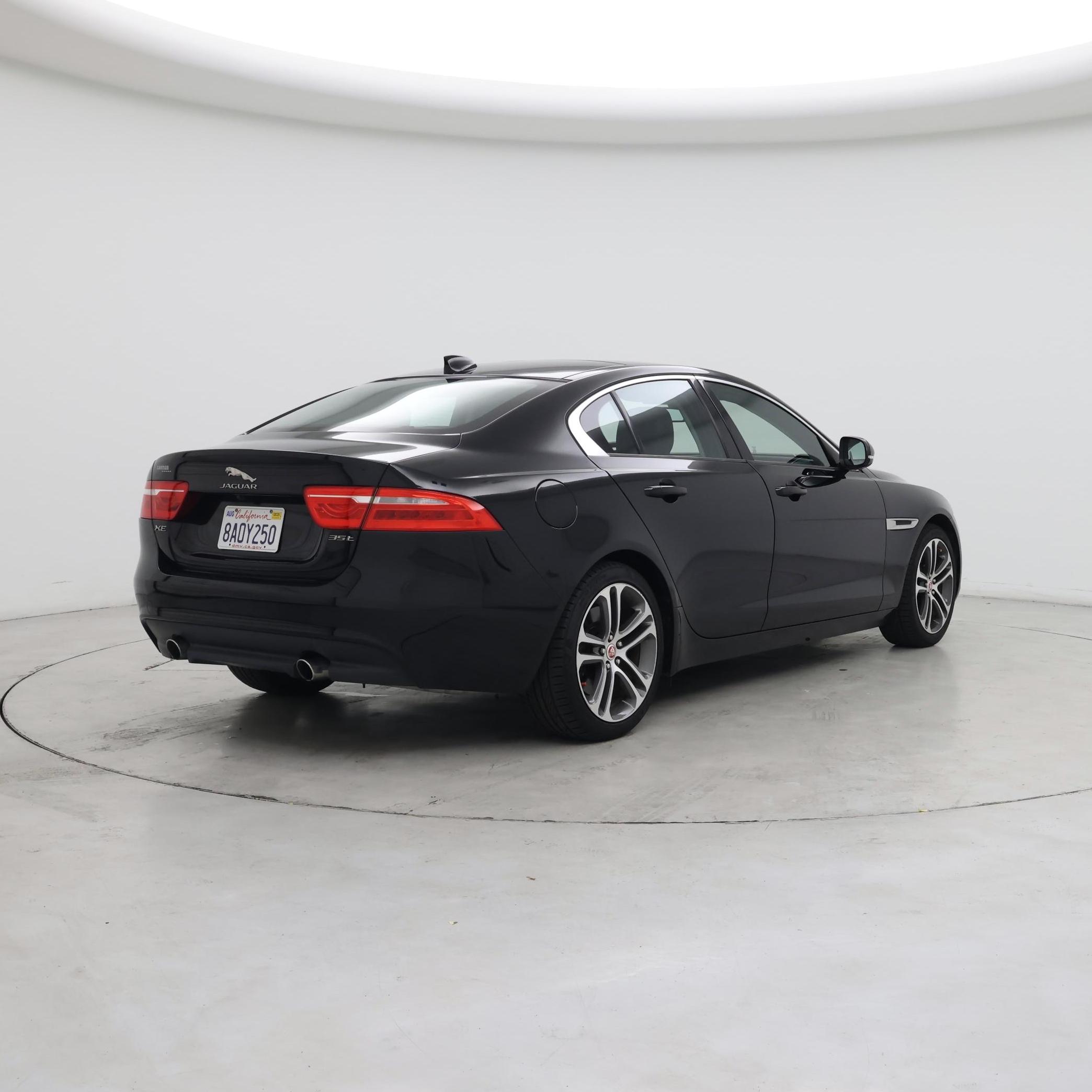 Thumbnail: 2017 Jaguar XE - 8