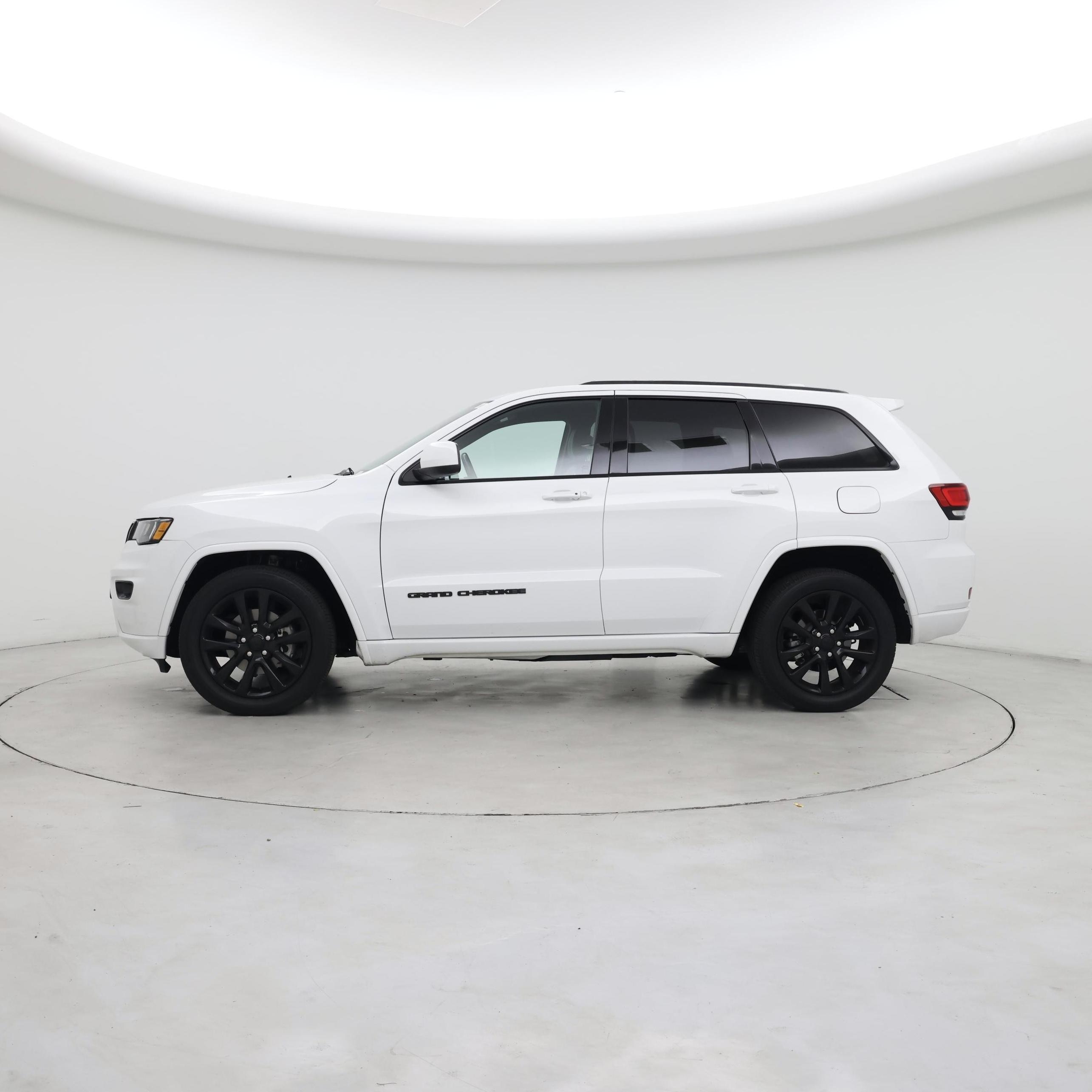 Thumbnail: 2017 Jeep Grand Cherokee - 3