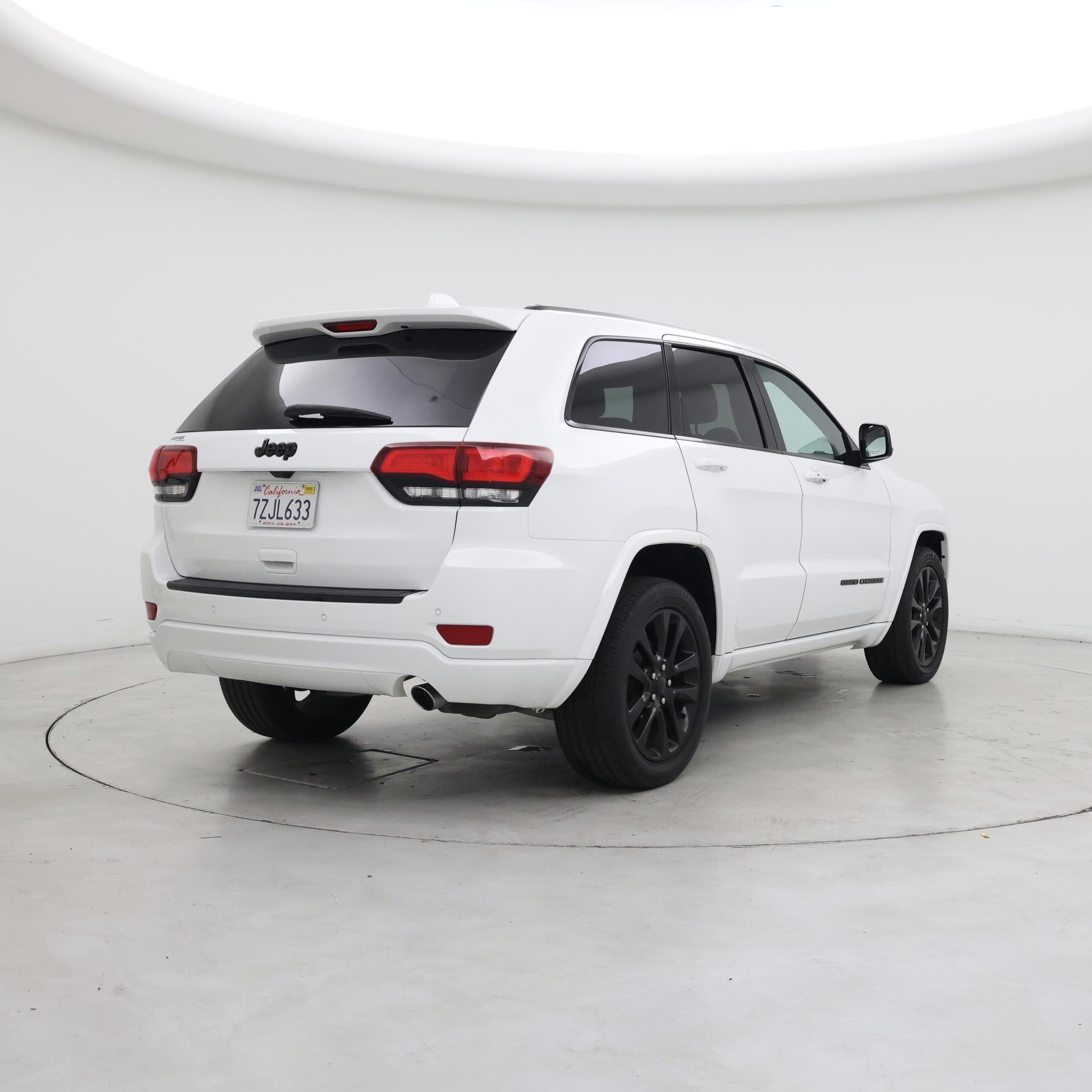 Thumbnail: 2017 Jeep Grand Cherokee - 8