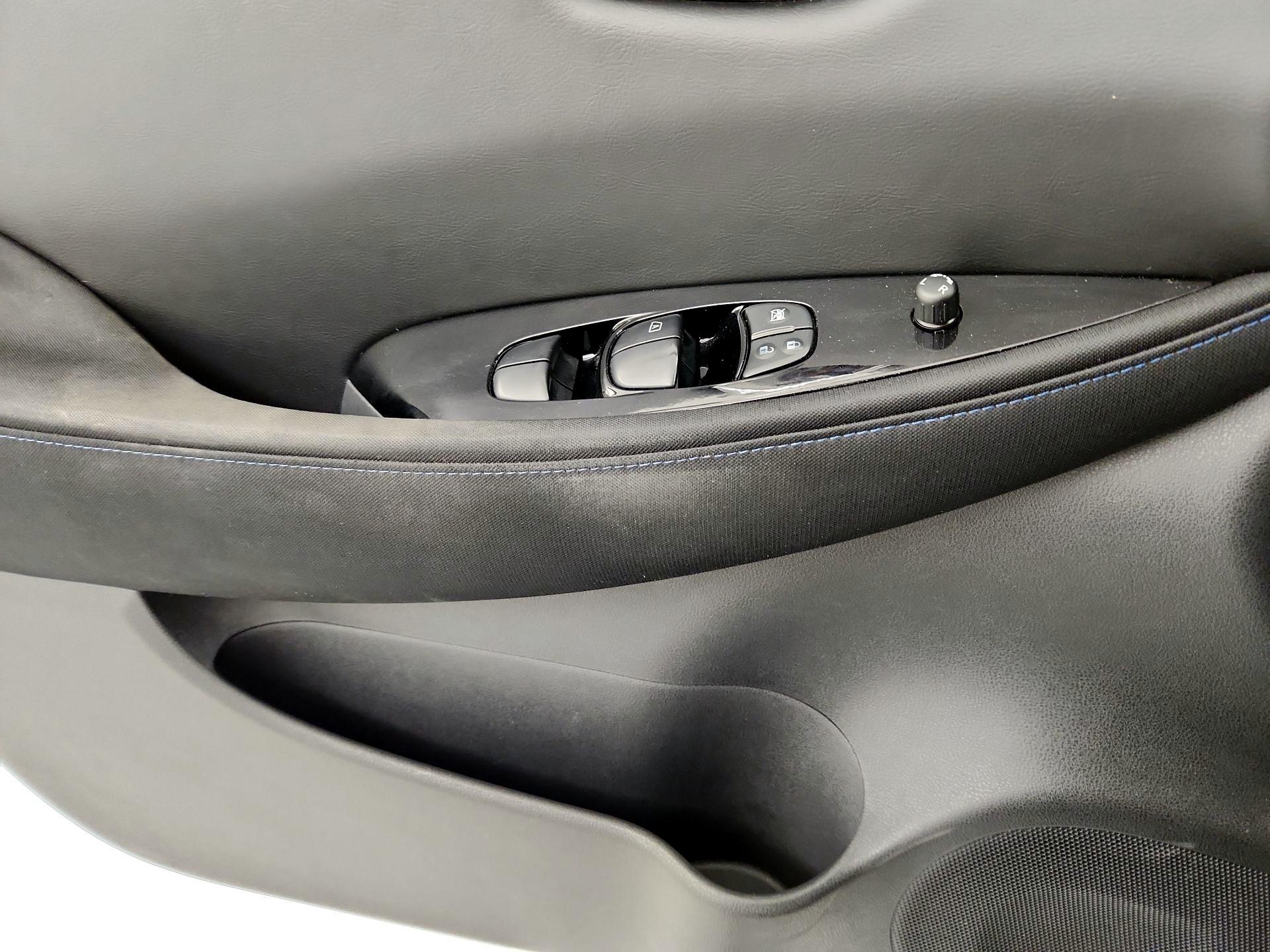 Thumbnail: 2021 Nissan Leaf - 12