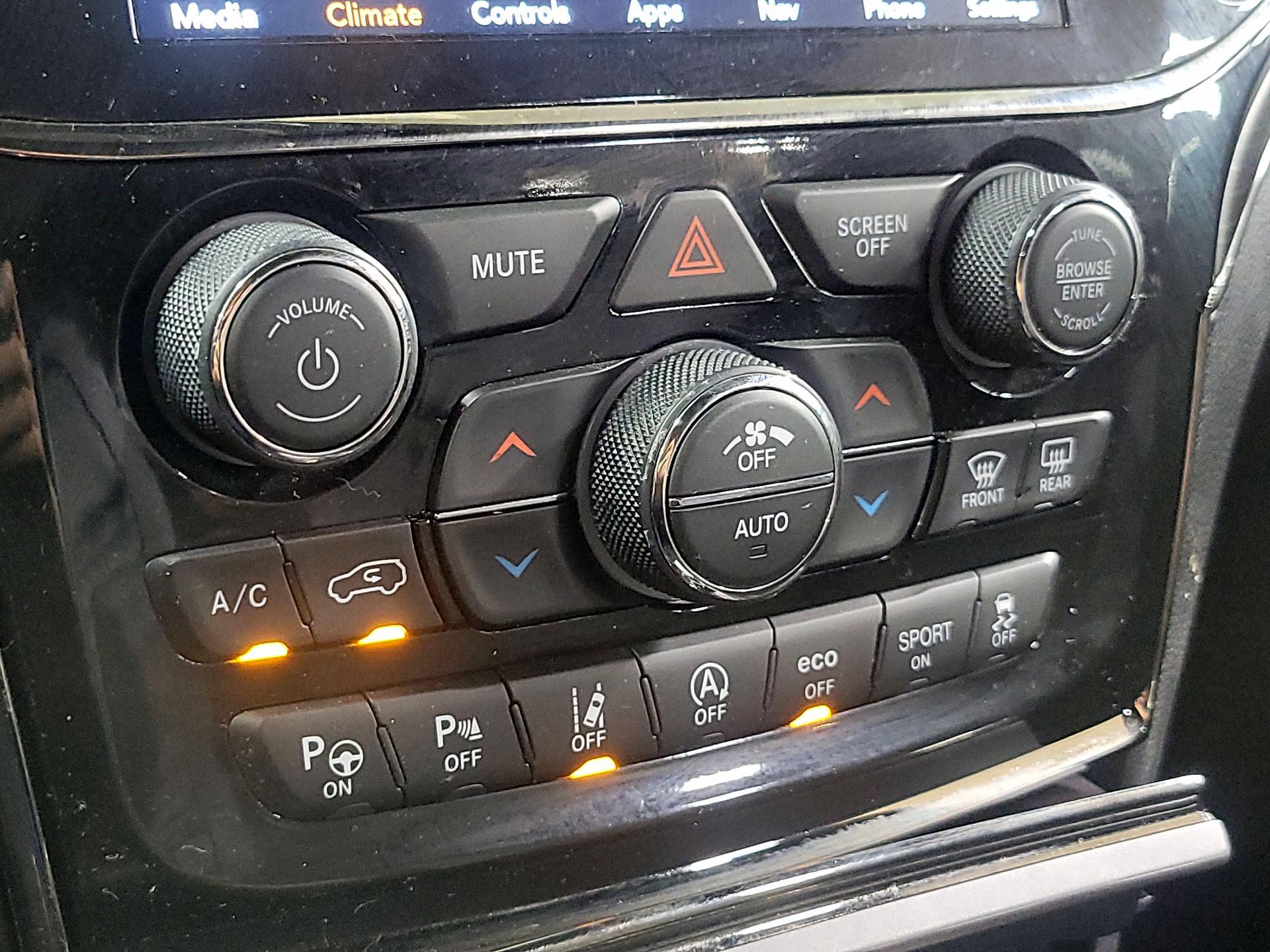 Thumbnail: 2021 Jeep Grand Cherokee - 14