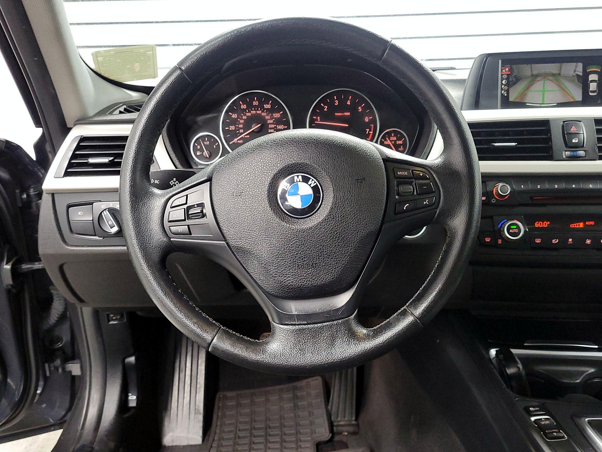 Thumbnail: 2015 BMW 3 Series - 10