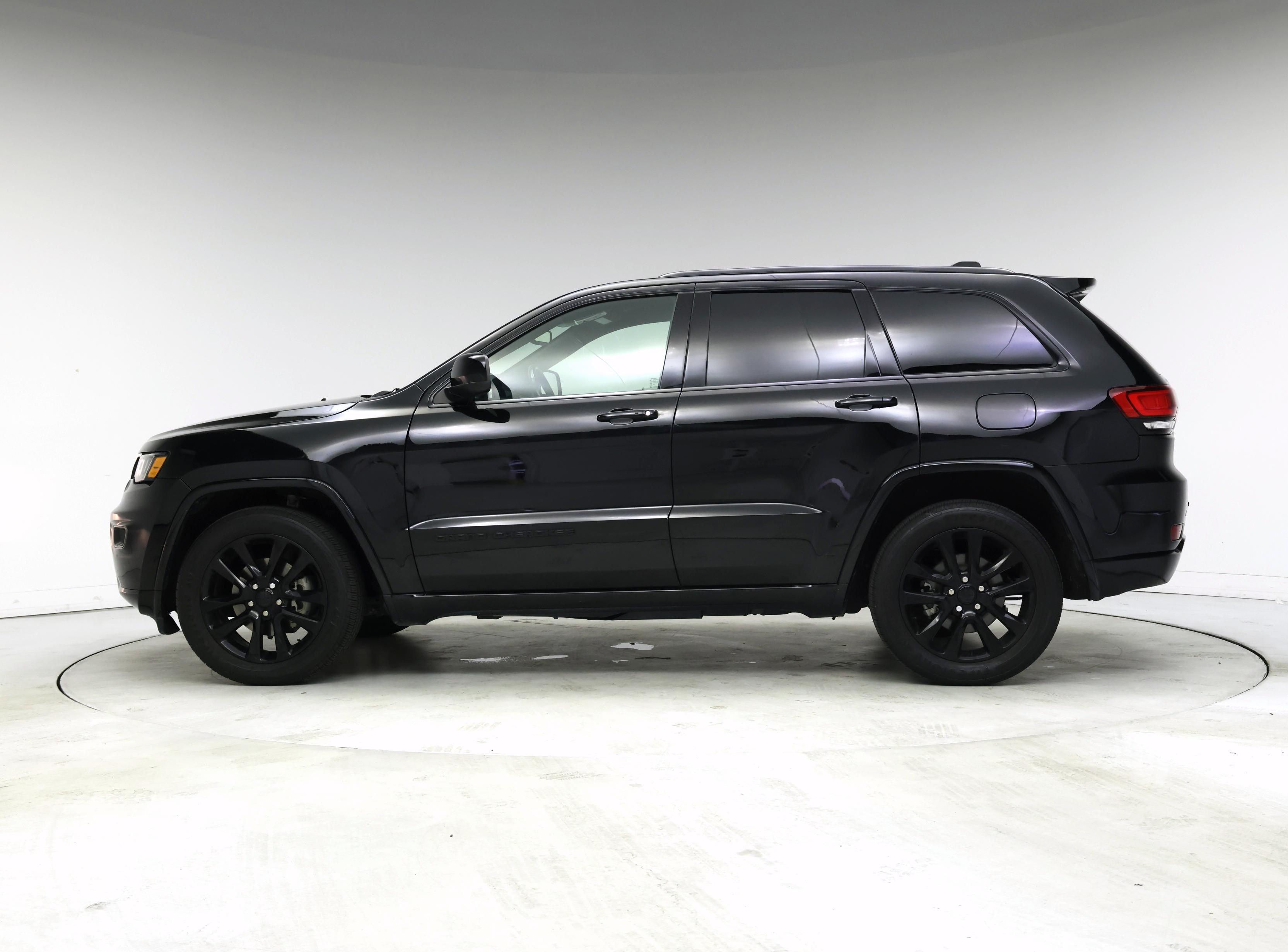 Thumbnail: 2020 Jeep Grand Cherokee - 3