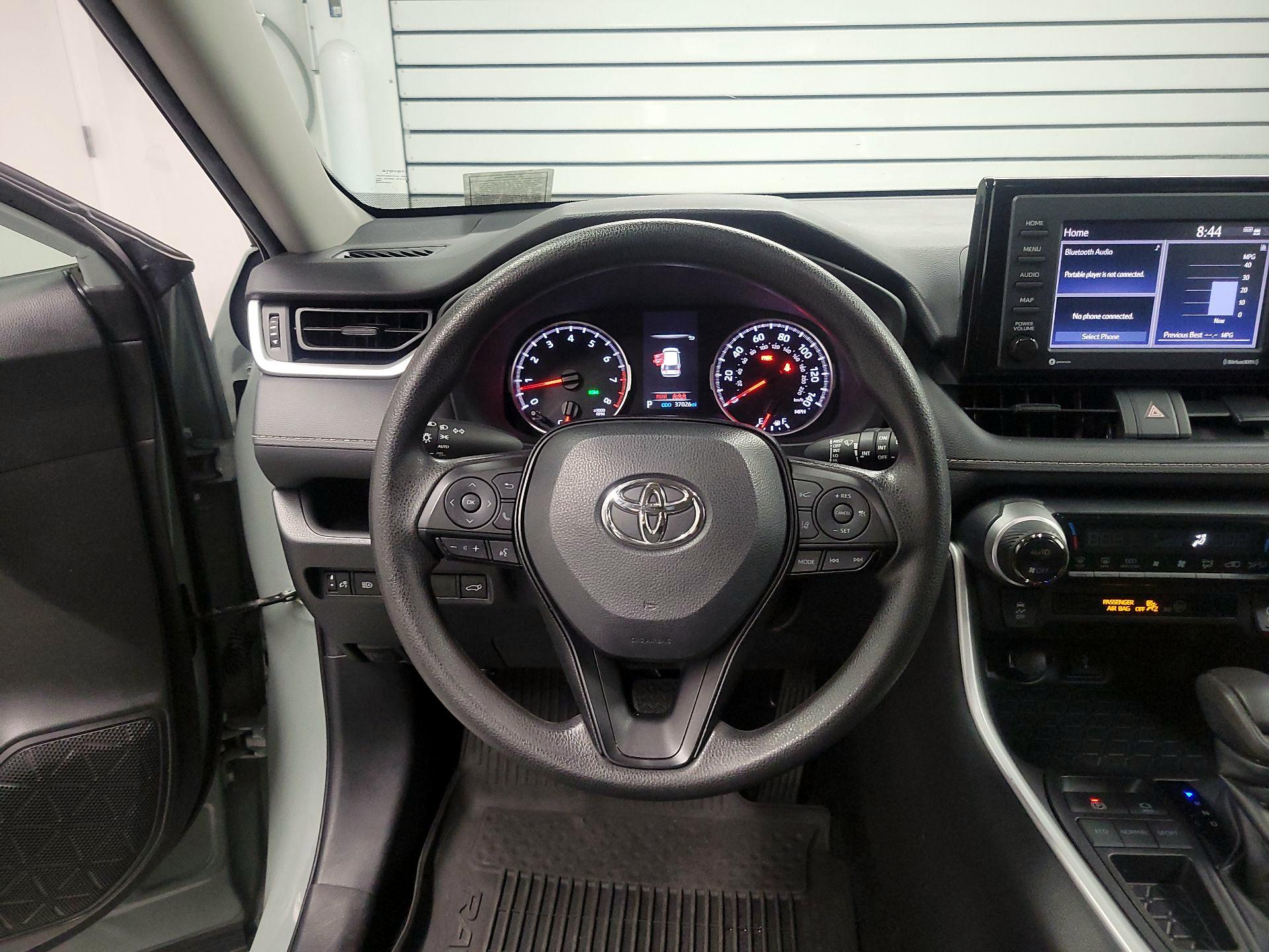Thumbnail: 2022 Toyota RAV4 - 10