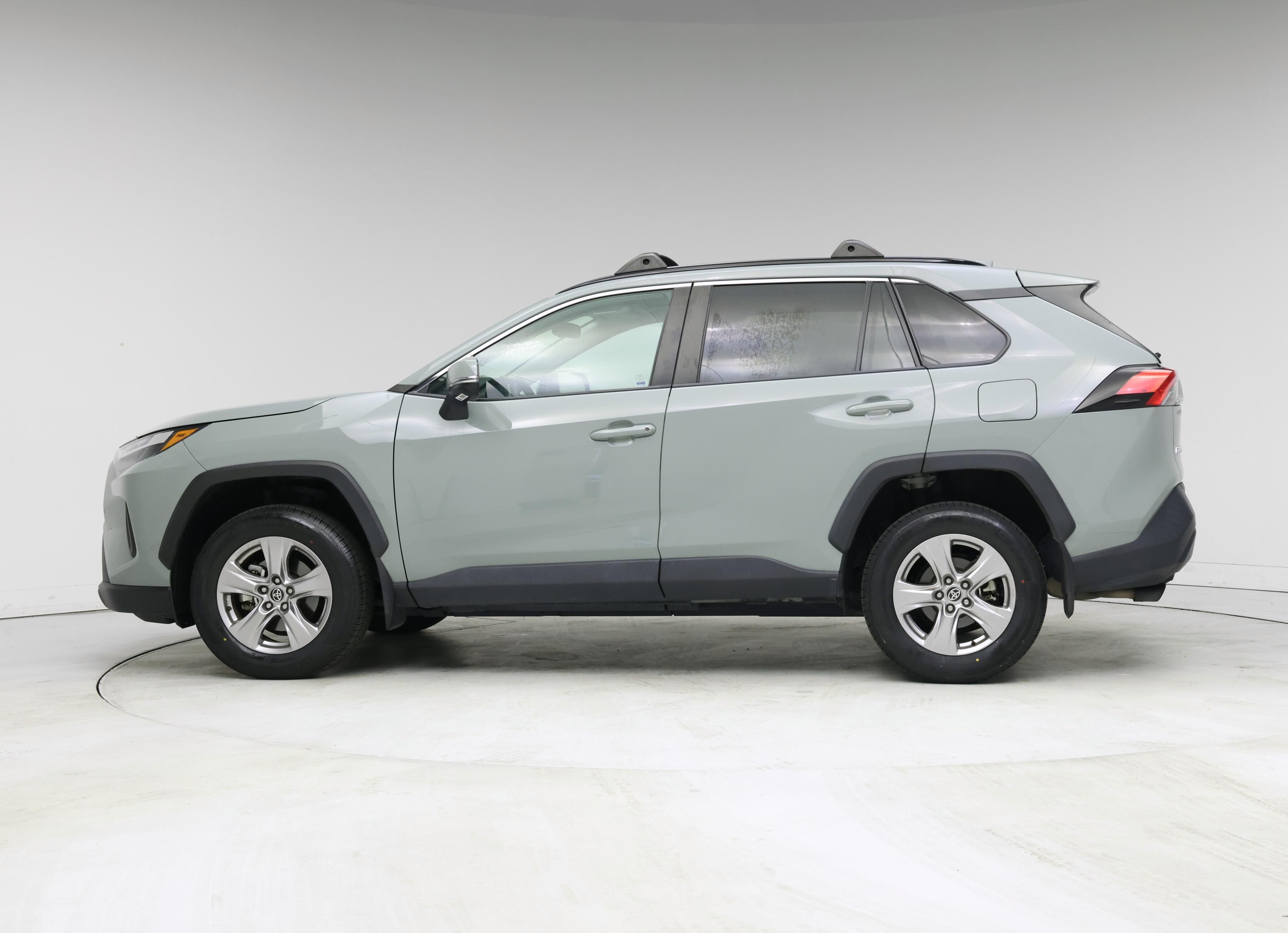 Thumbnail: 2022 Toyota RAV4 - 3