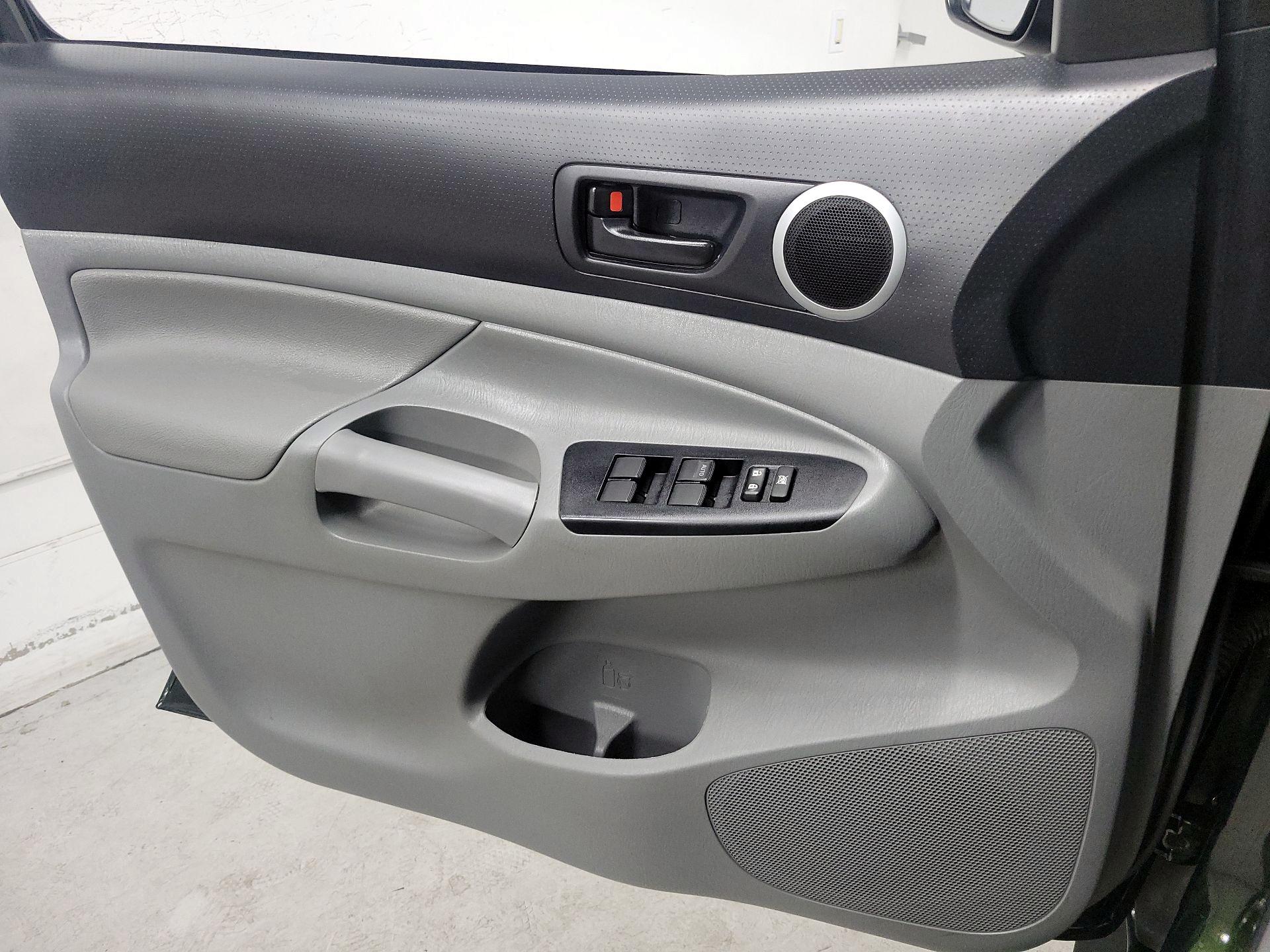 Thumbnail: 2014 Toyota Tacoma - 12