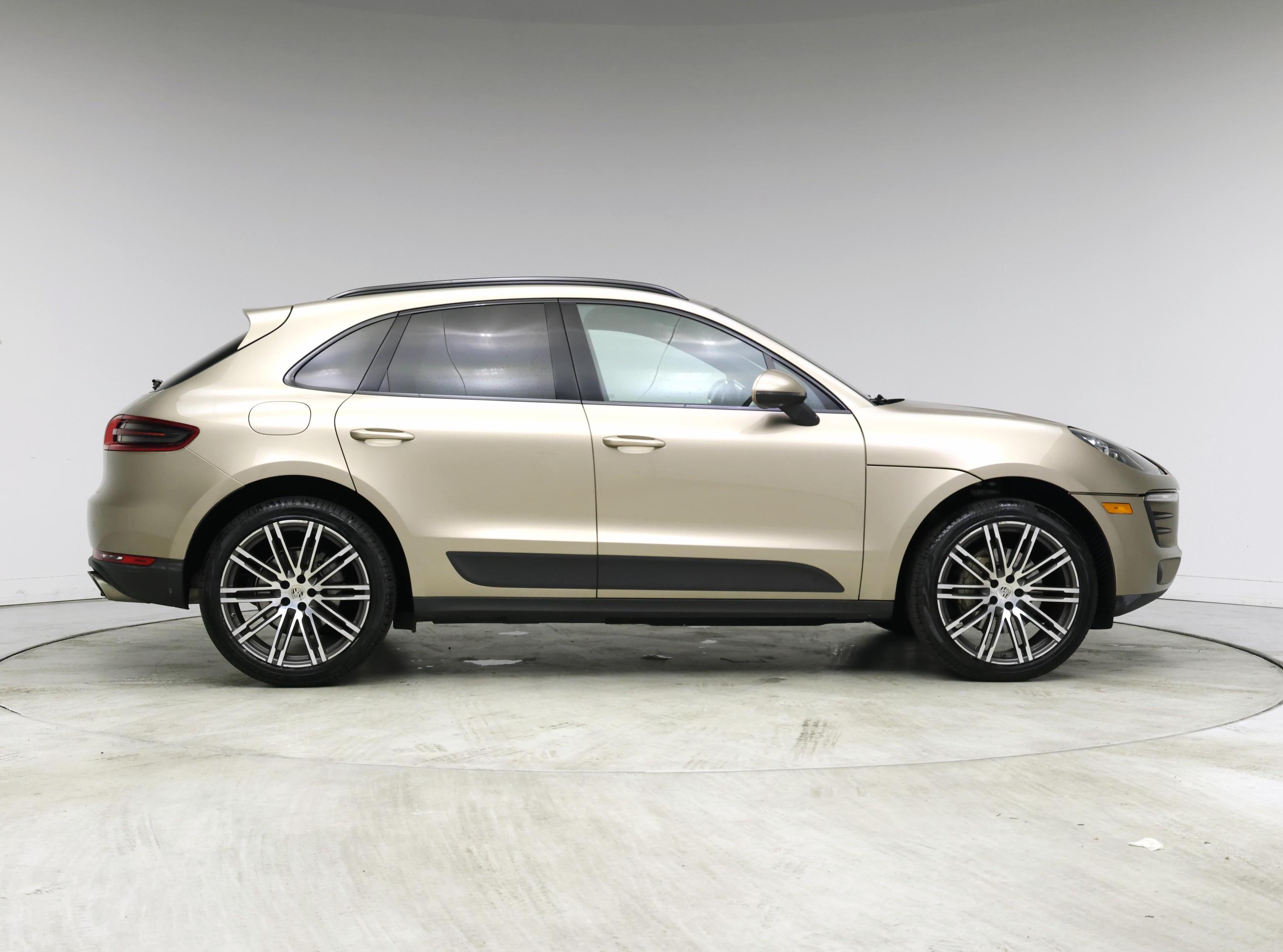 Thumbnail: 2017 Porsche Macan - 7