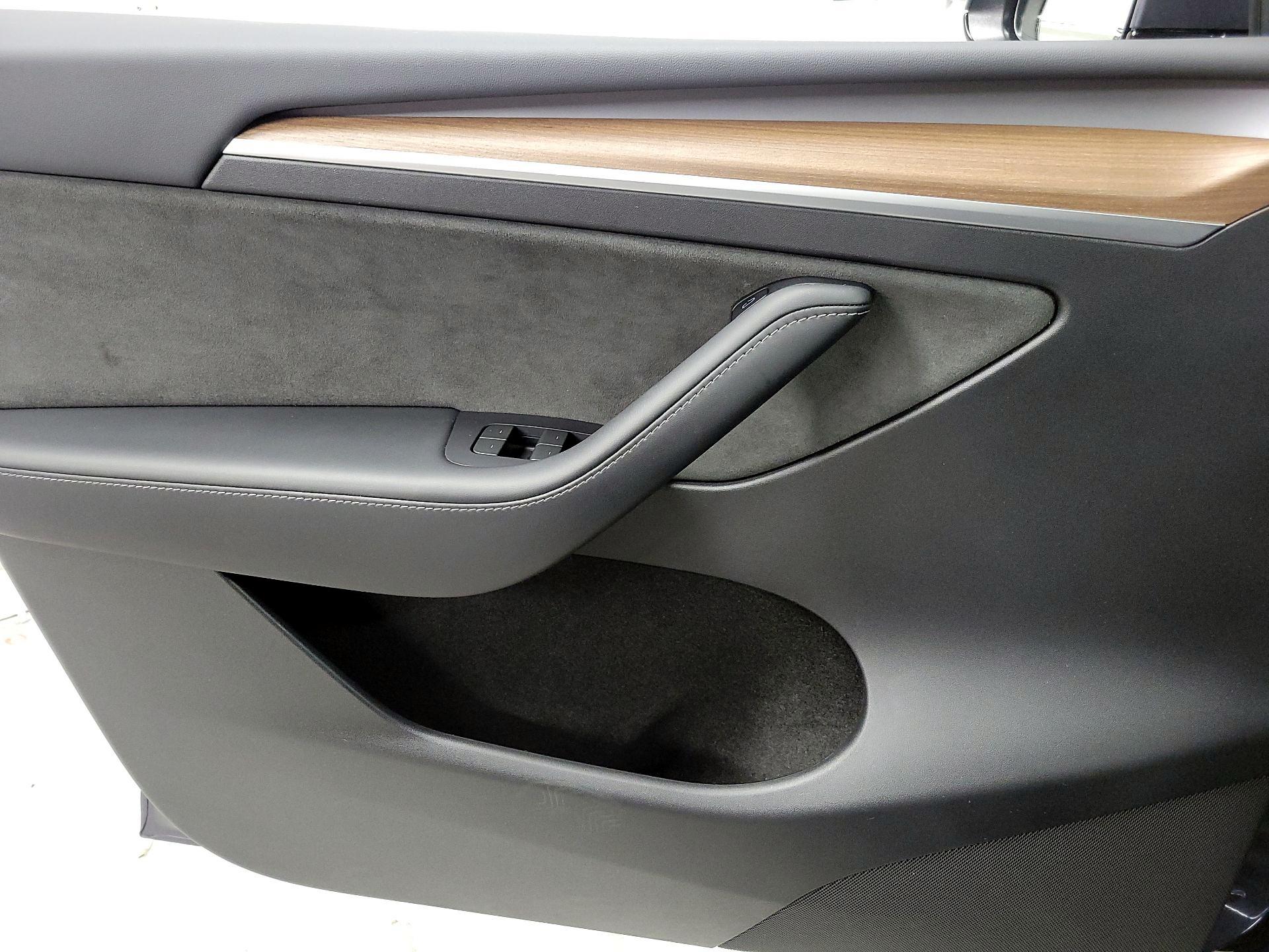 Thumbnail: 2023 Tesla Model Y - 12