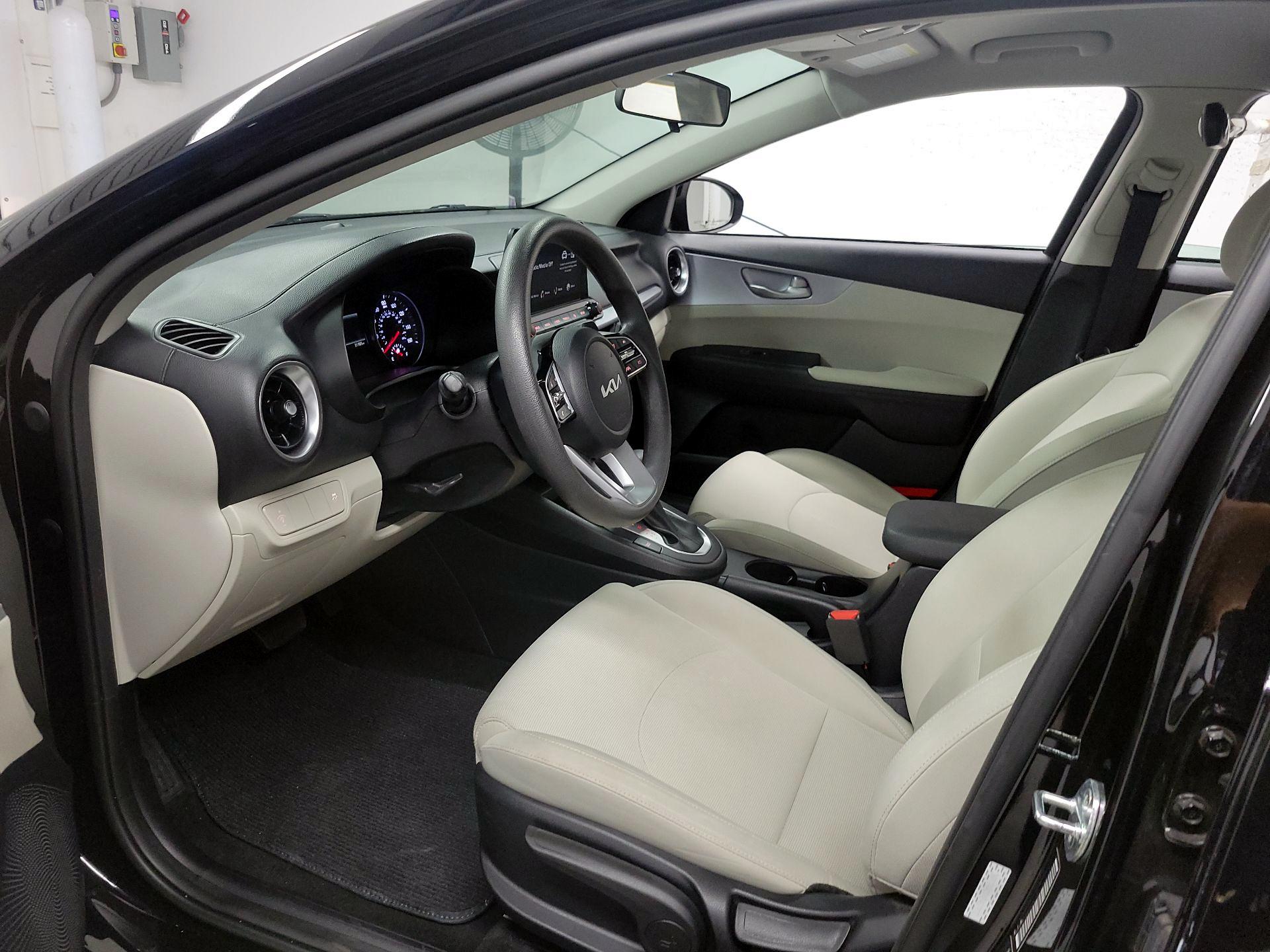 Thumbnail: 2022 Kia Forte - 11
