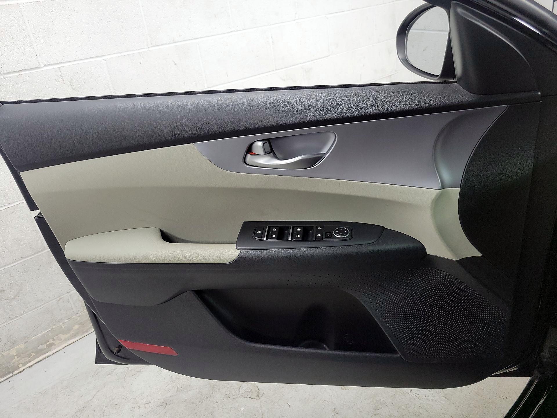 Thumbnail: 2022 Kia Forte - 12
