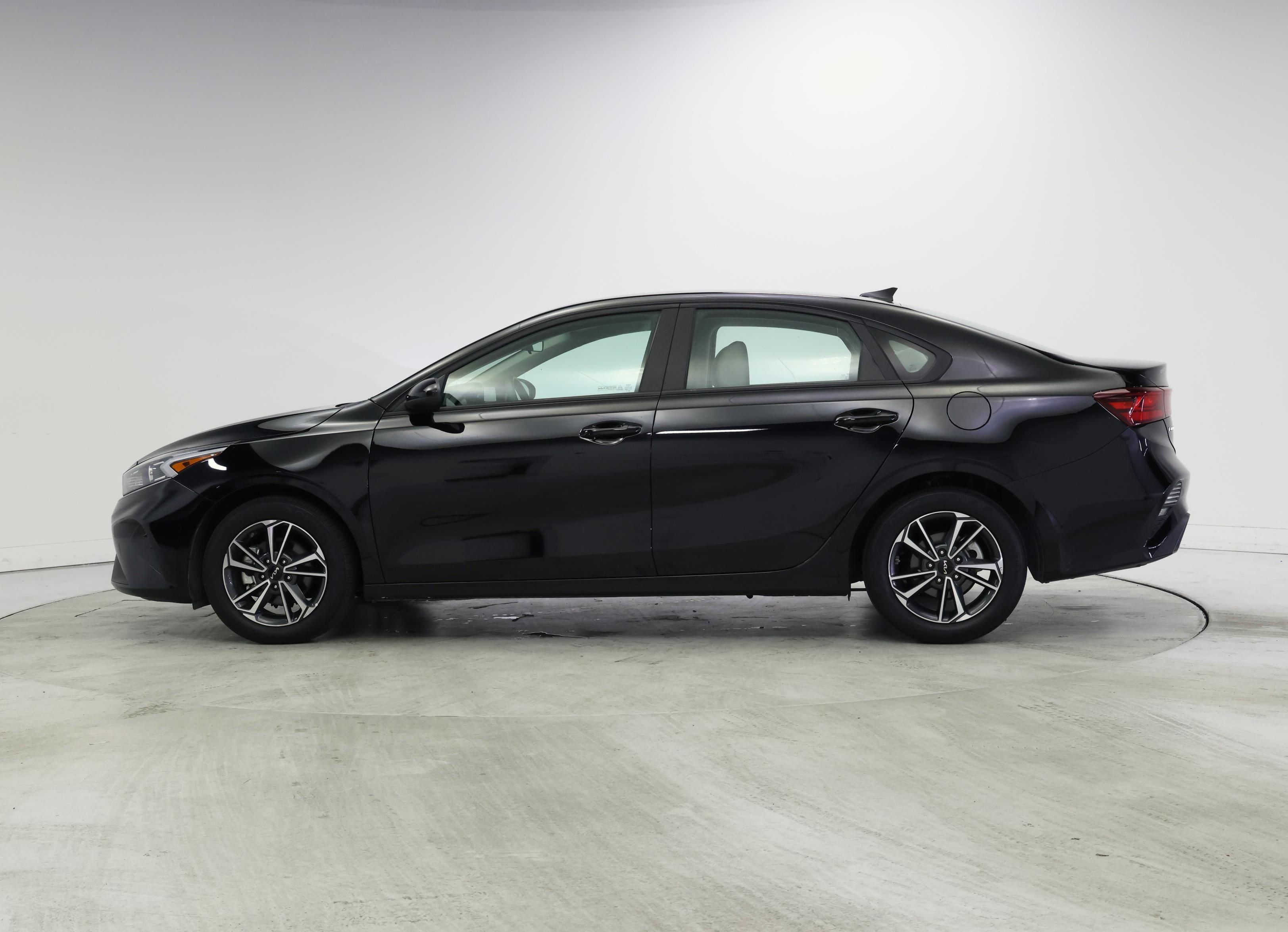 Thumbnail: 2022 Kia Forte - 3