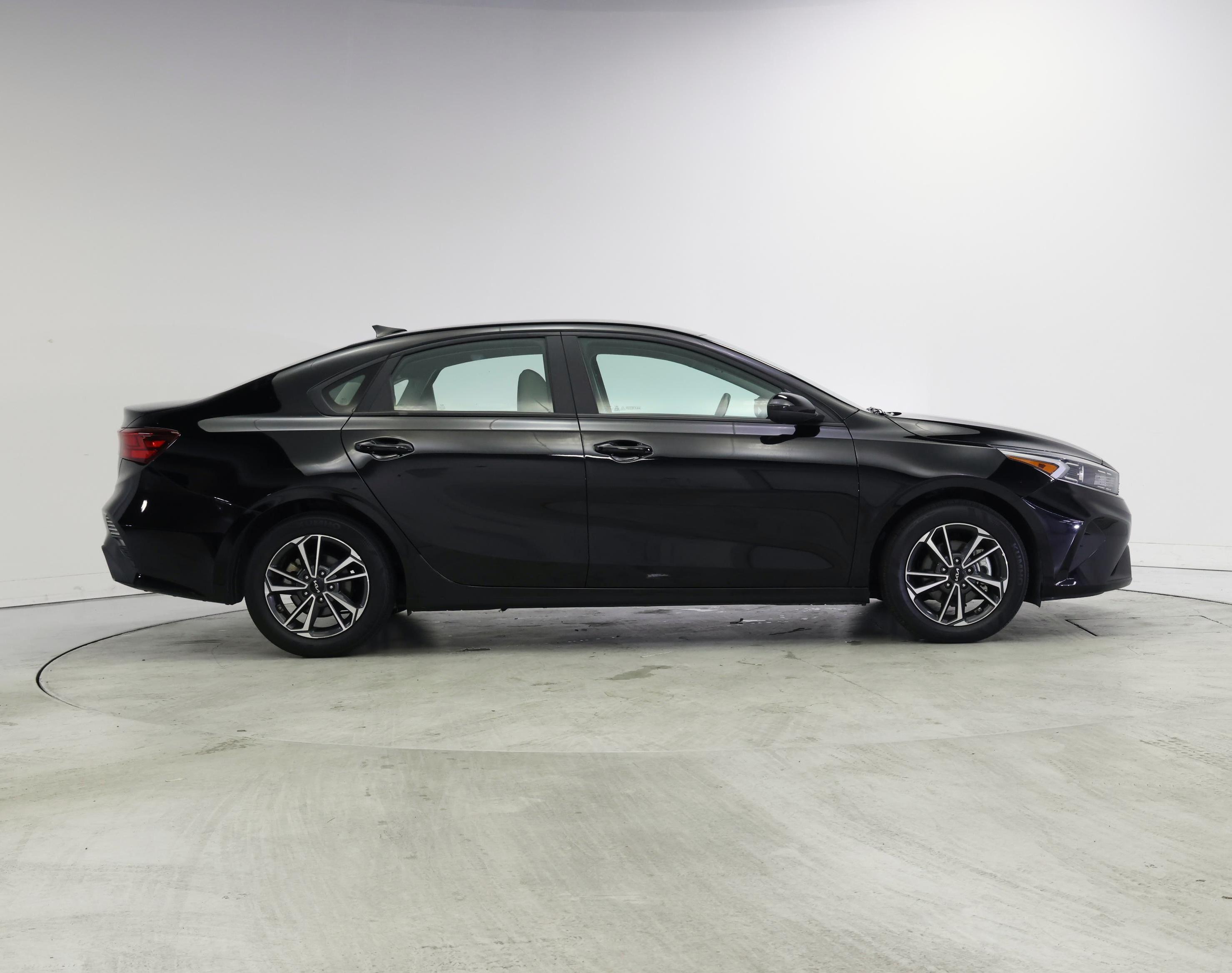 Thumbnail: 2022 Kia Forte - 7