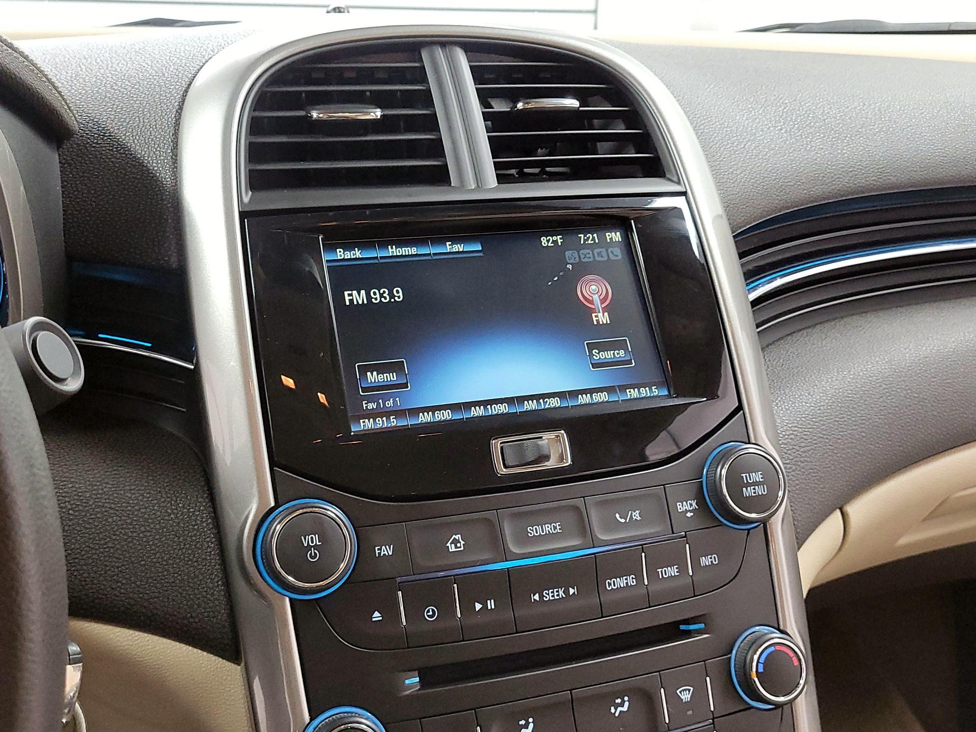 Thumbnail: 2015 Chevrolet Malibu - 15
