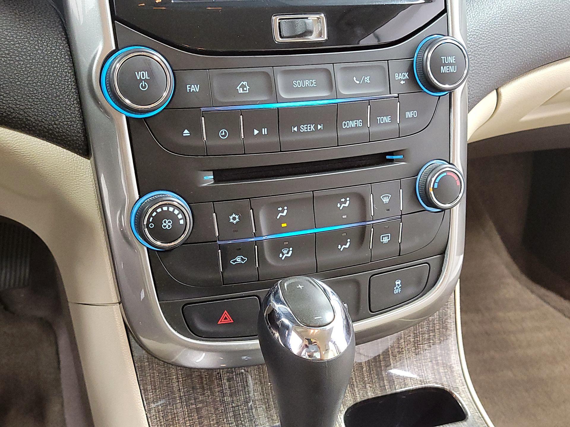 Thumbnail: 2015 Chevrolet Malibu - 16