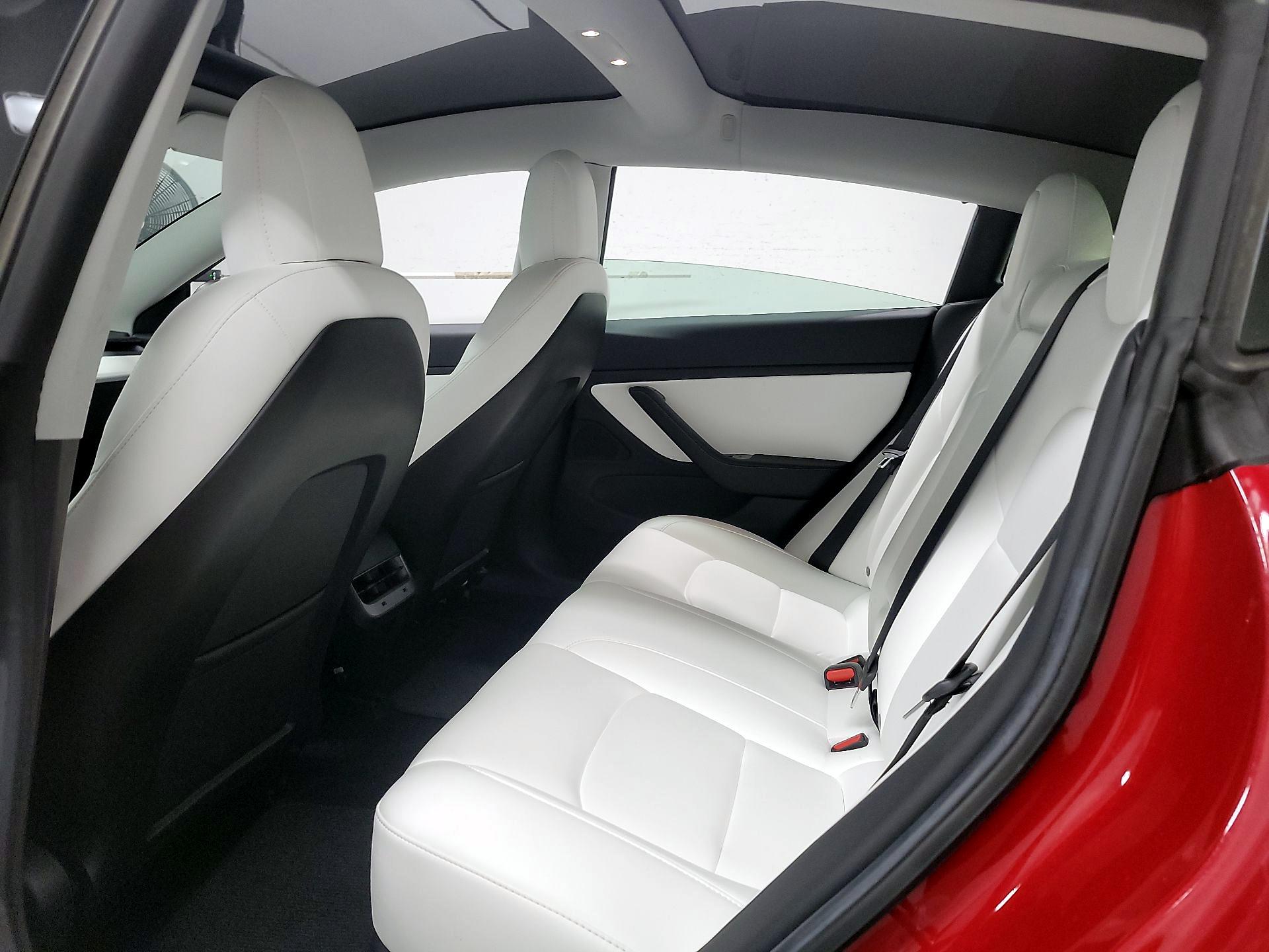 Thumbnail: 2019 Tesla Model 3 - 17