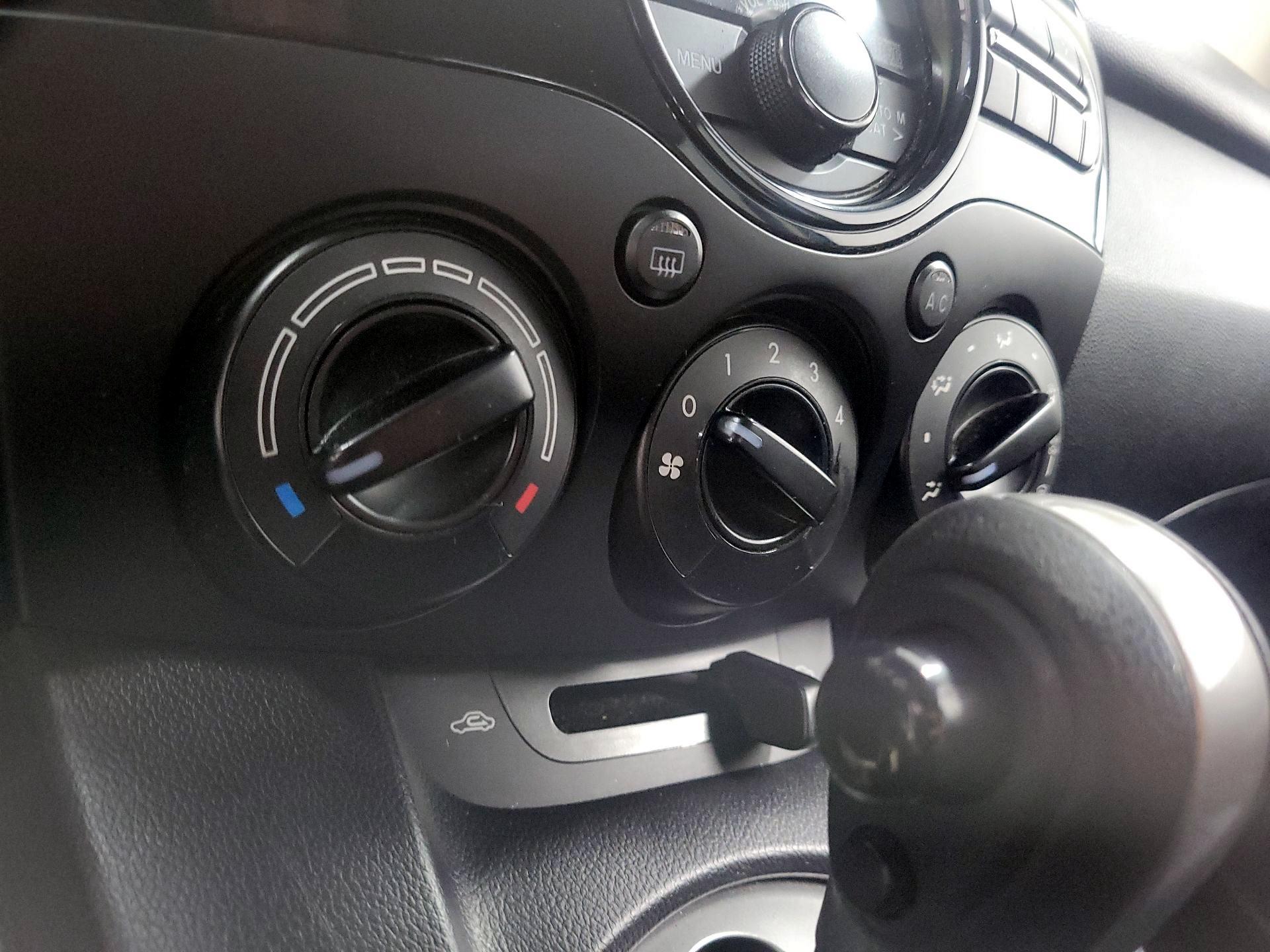 Thumbnail: 2014 Mazda Mazda2 - 15