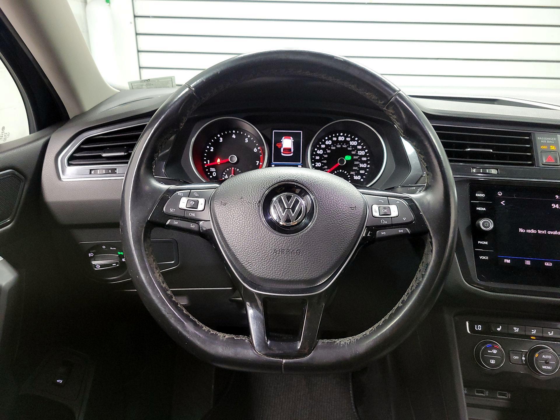 Thumbnail: 2018 Volkswagen Tiguan - 10