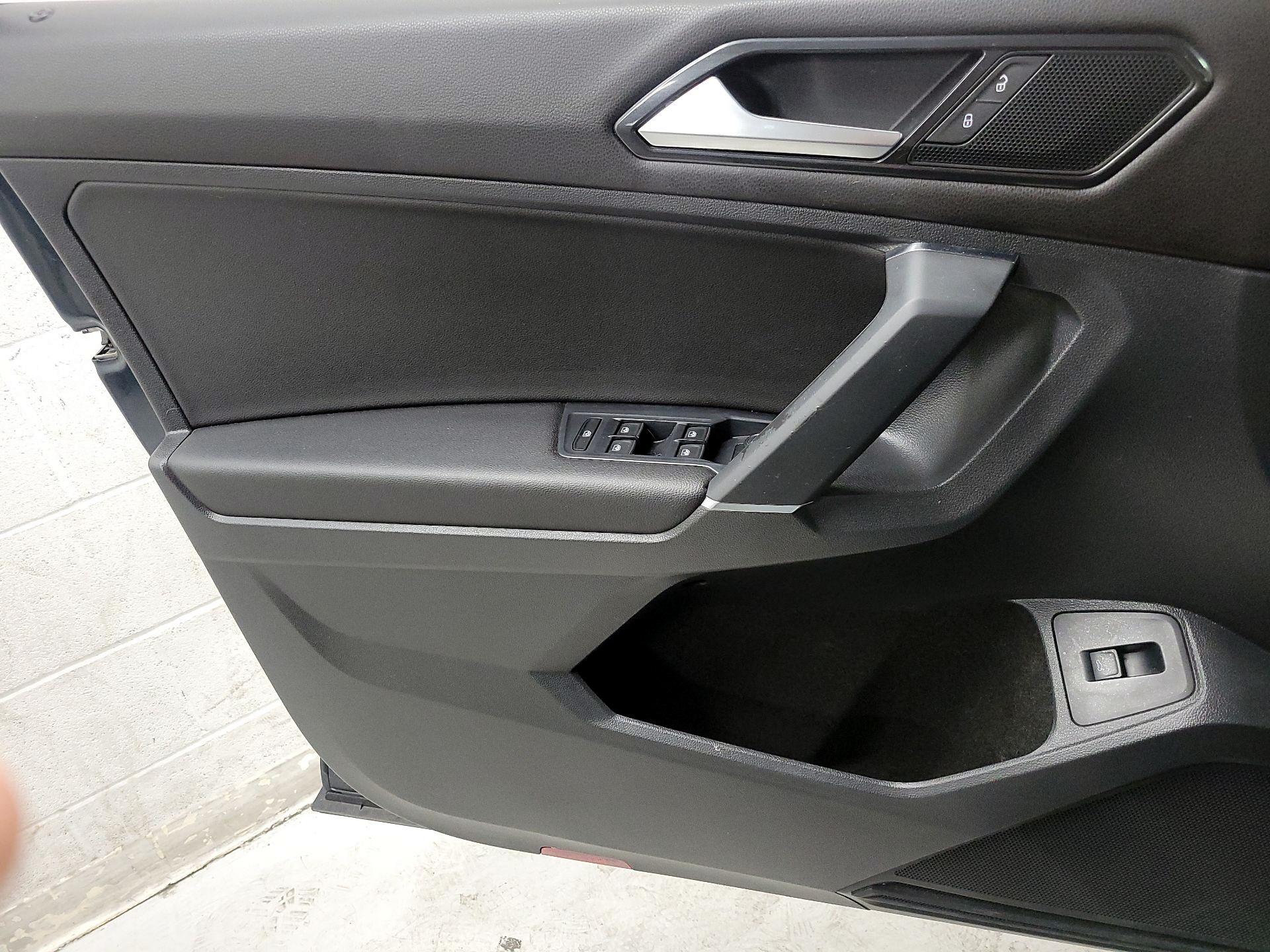 Thumbnail: 2018 Volkswagen Tiguan - 12