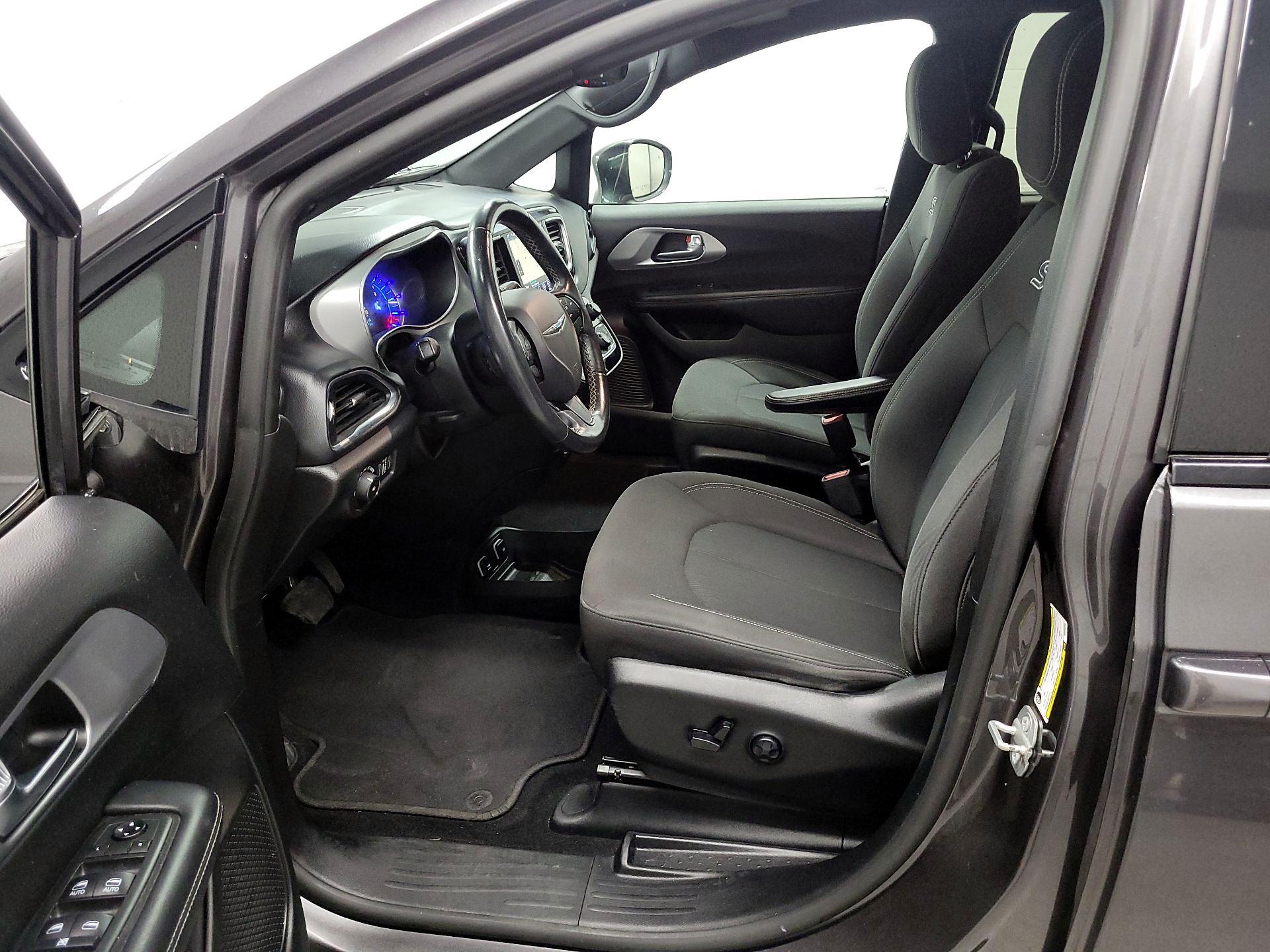 Thumbnail: 2019 Chrysler Pacifica - 11