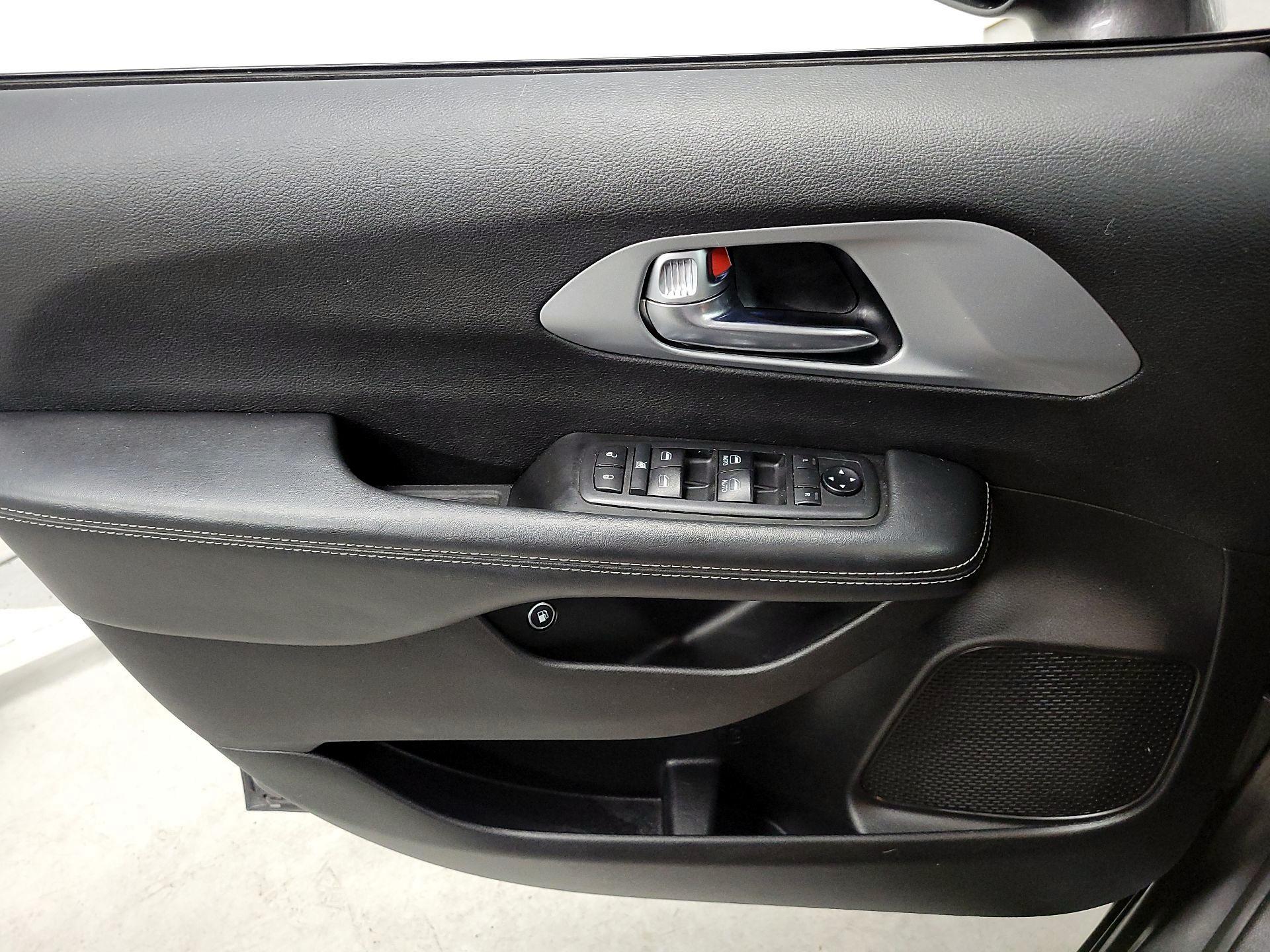 Thumbnail: 2019 Chrysler Pacifica - 12