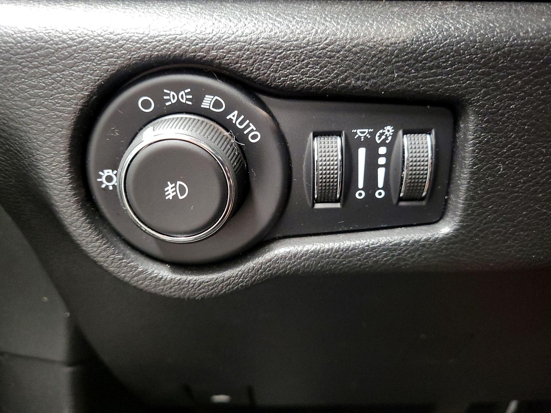 Thumbnail: 2019 Chrysler Pacifica - 13