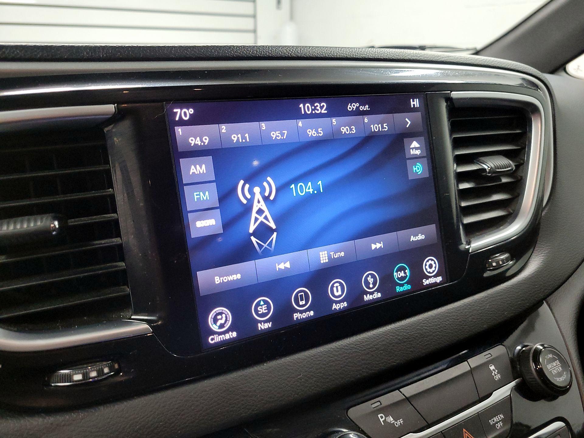 Thumbnail: 2019 Chrysler Pacifica - 16