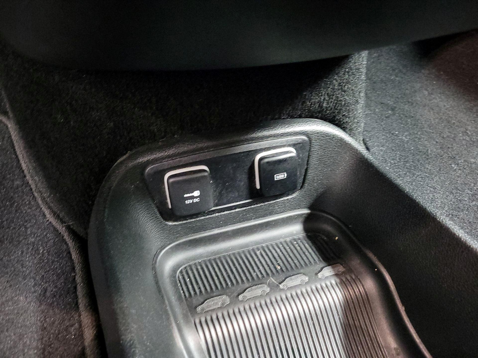 Thumbnail: 2019 Chrysler Pacifica - 19