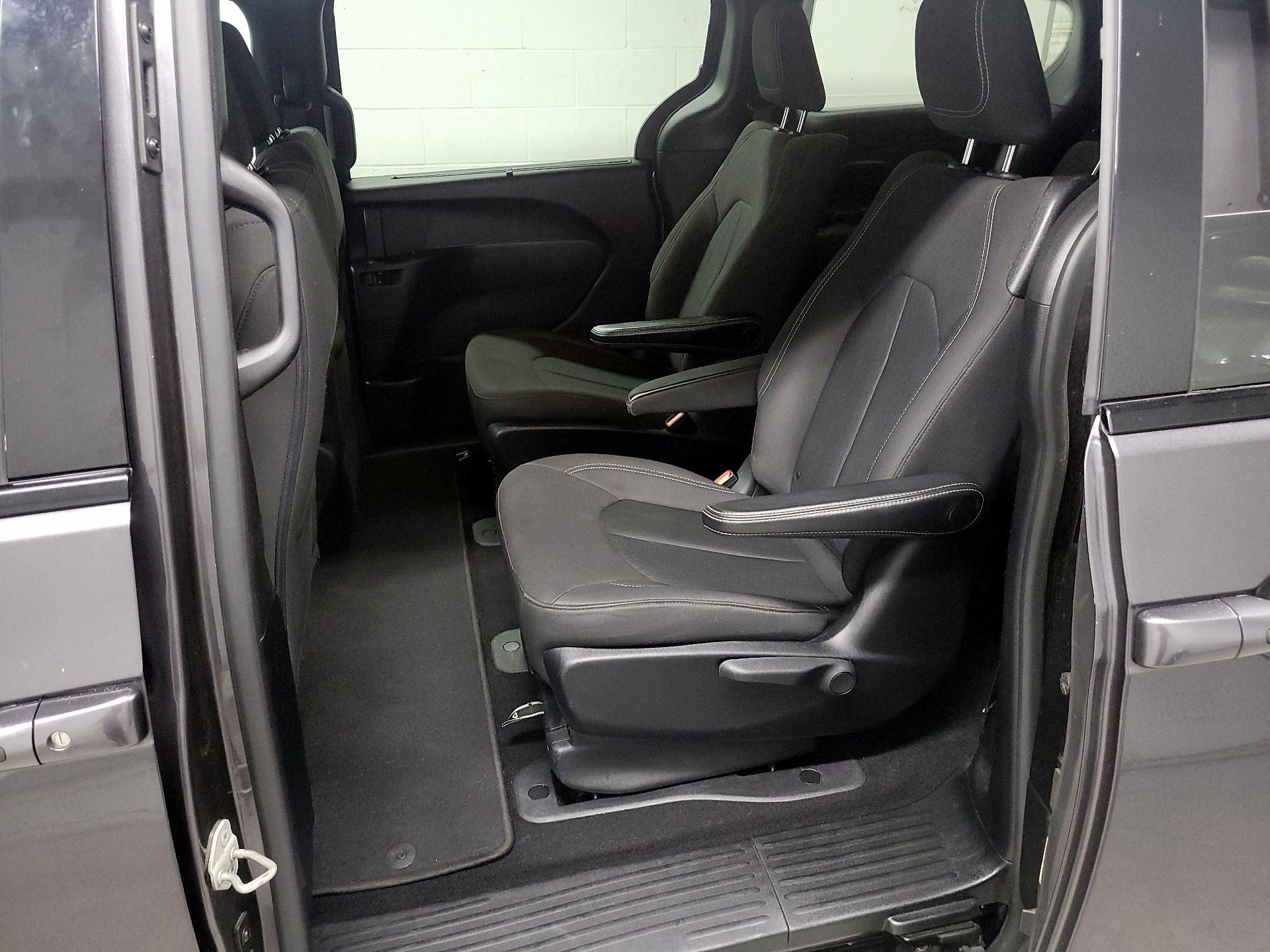 Thumbnail: 2019 Chrysler Pacifica - 20