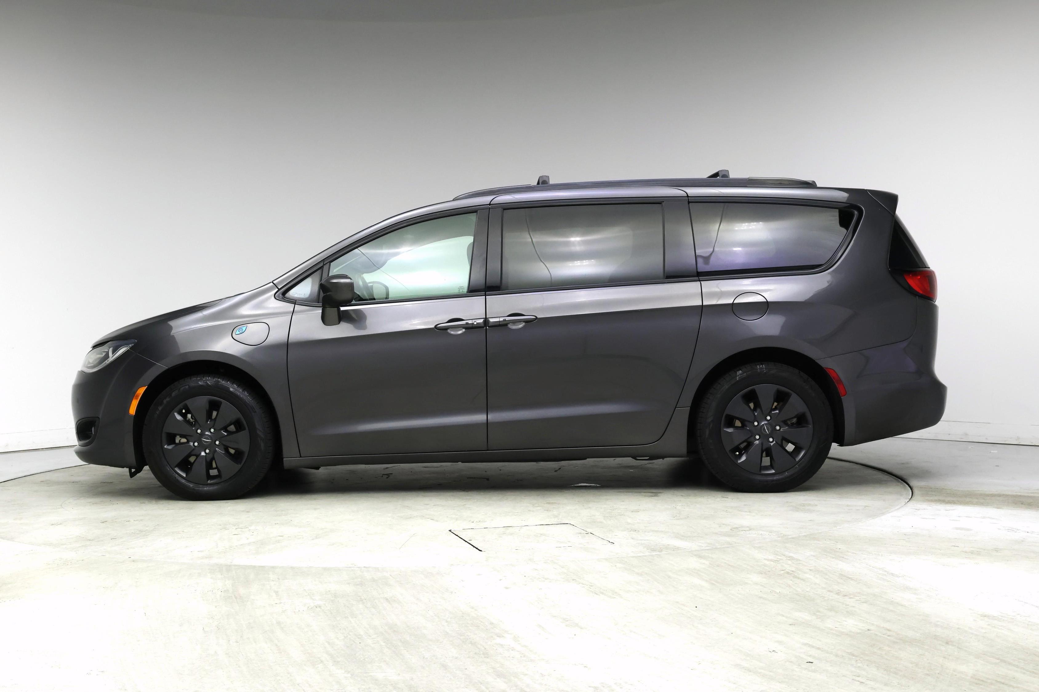 Thumbnail: 2019 Chrysler Pacifica - 3