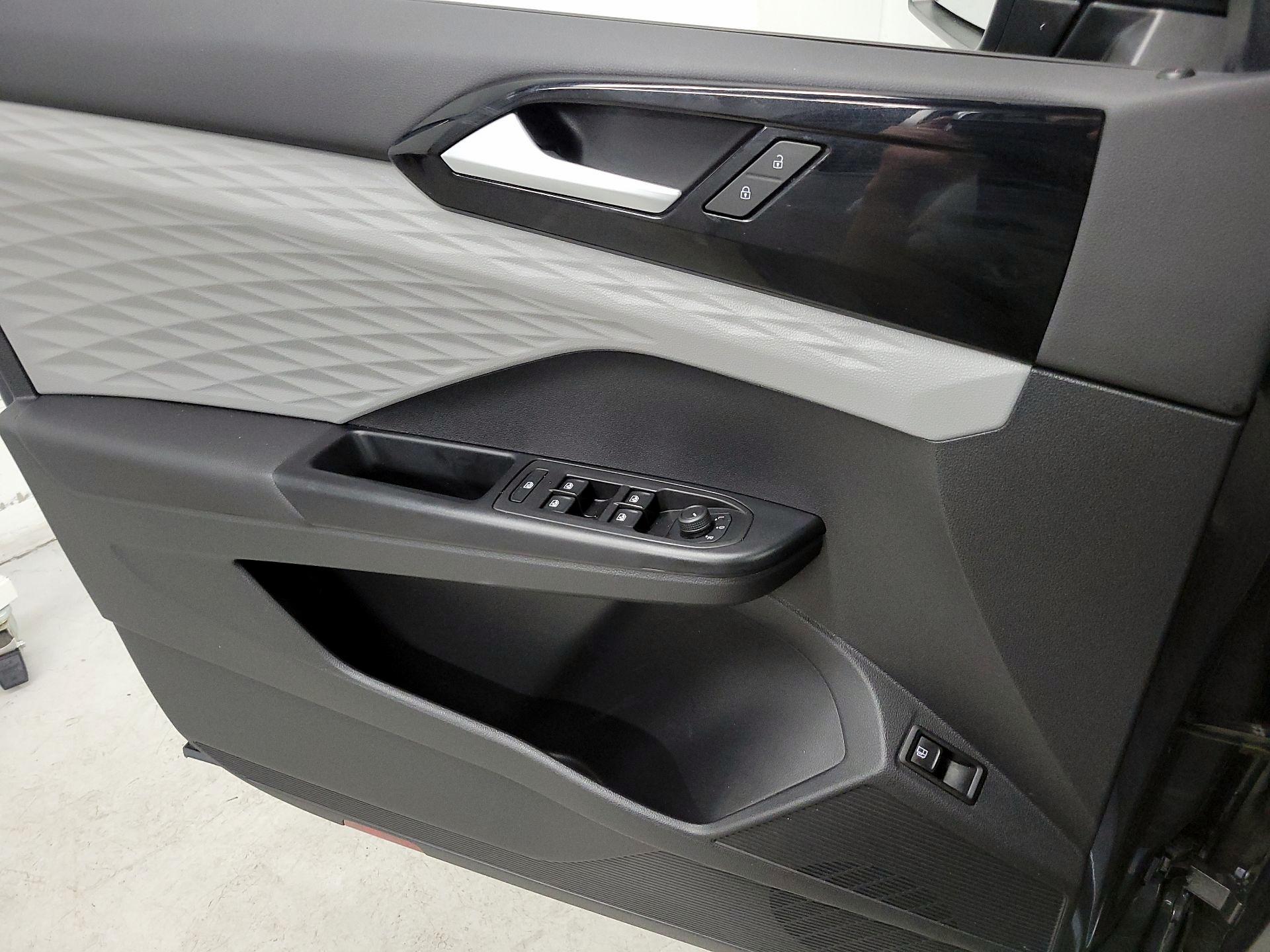 Thumbnail: 2022 Volkswagen Taos - 12