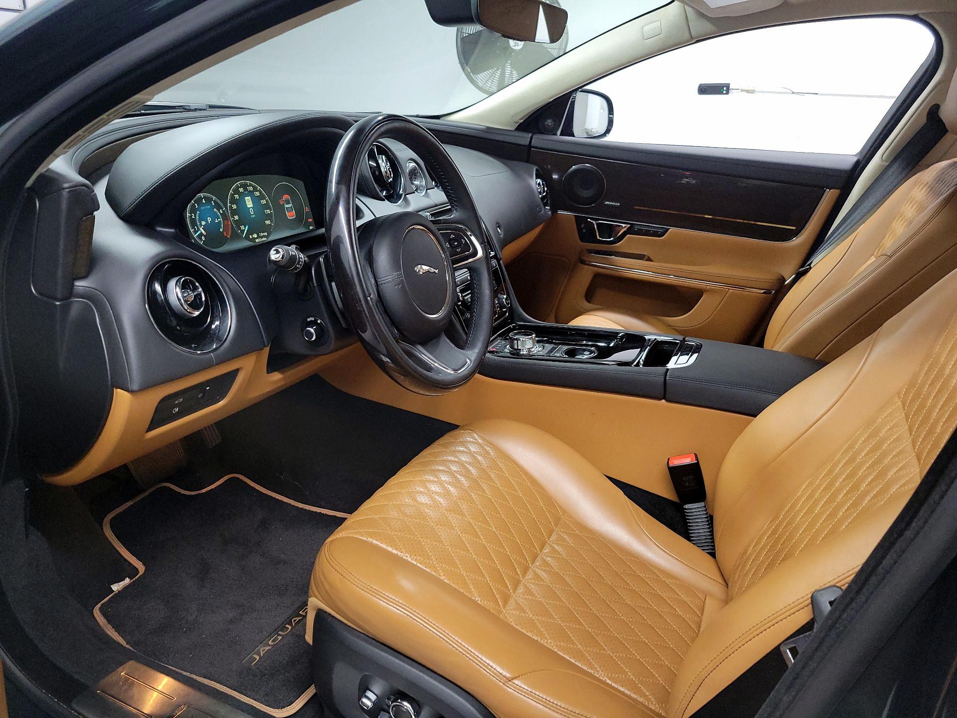 Thumbnail: 2019 Jaguar XJ - 11