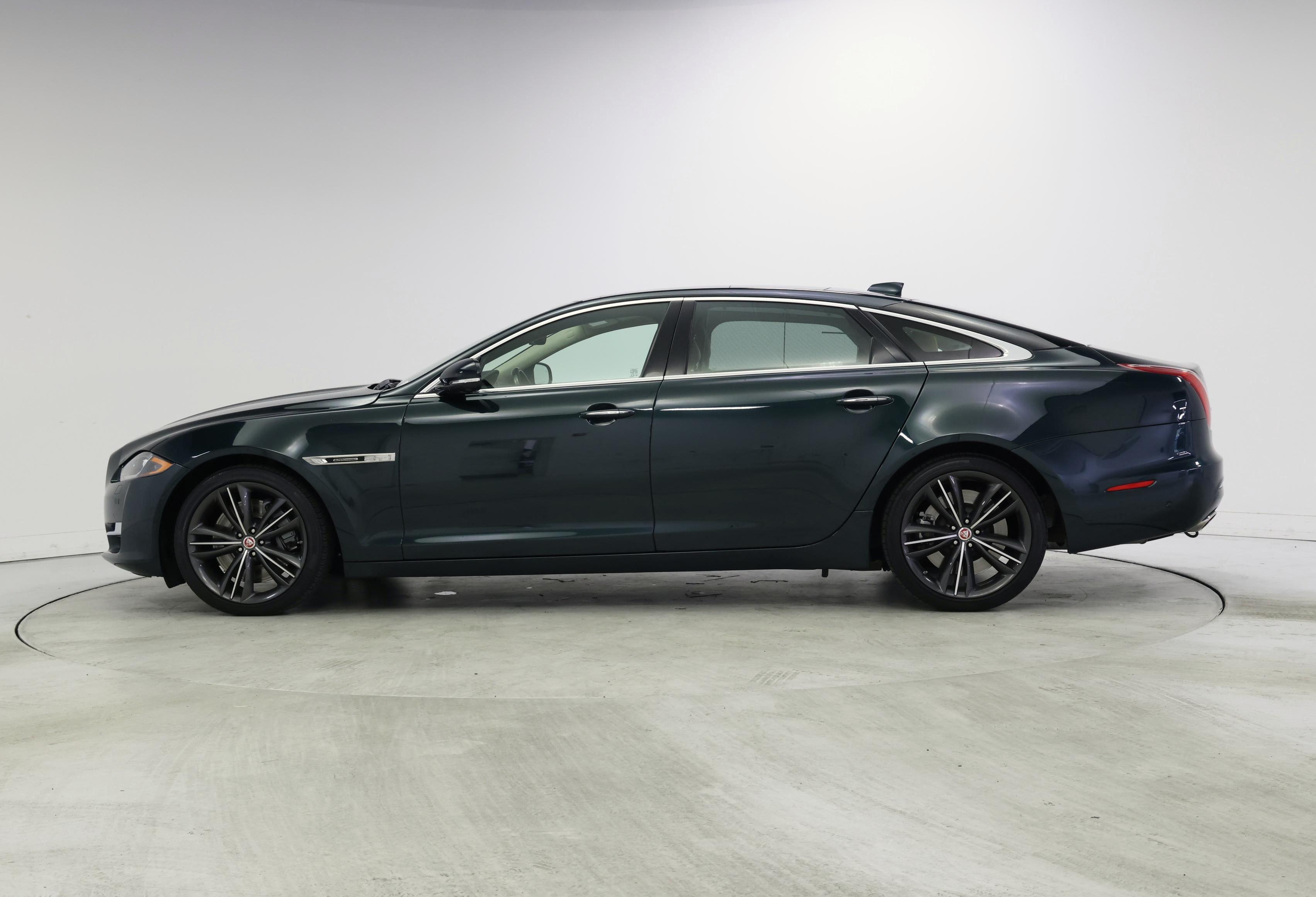 Thumbnail: 2019 Jaguar XJ - 3