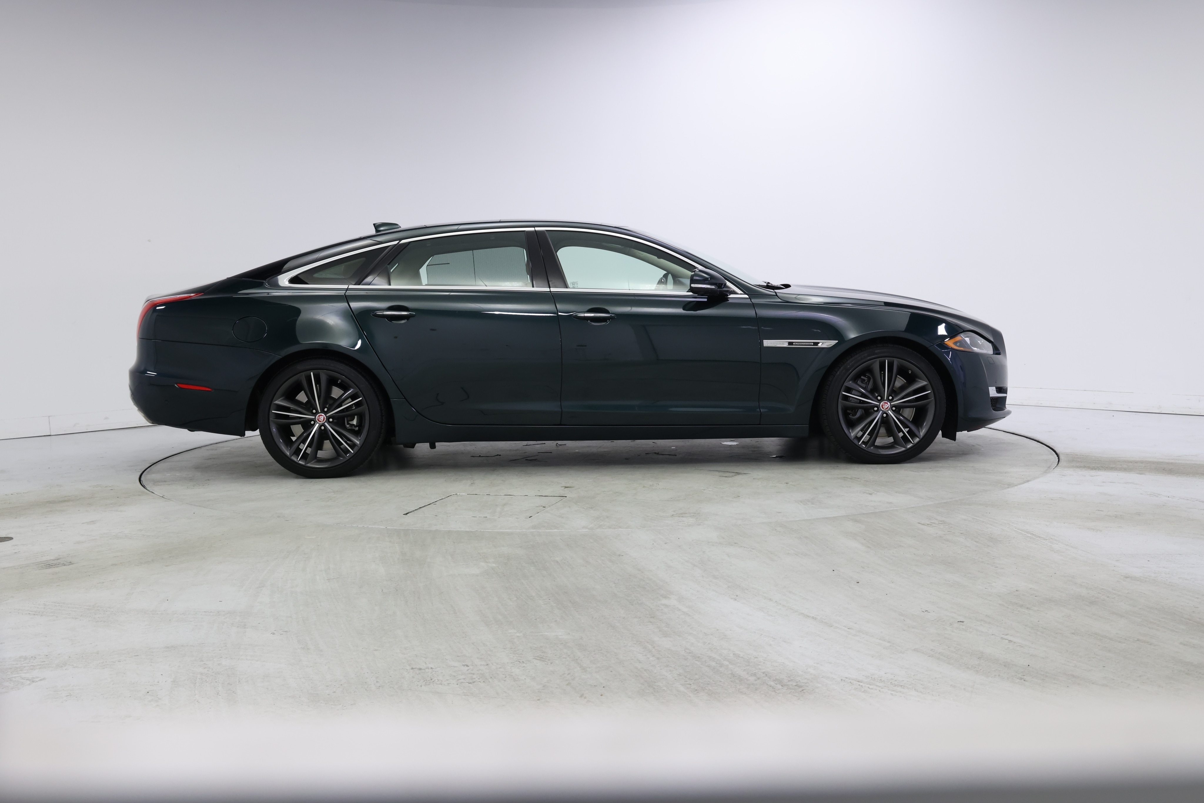 Thumbnail: 2019 Jaguar XJ - 7