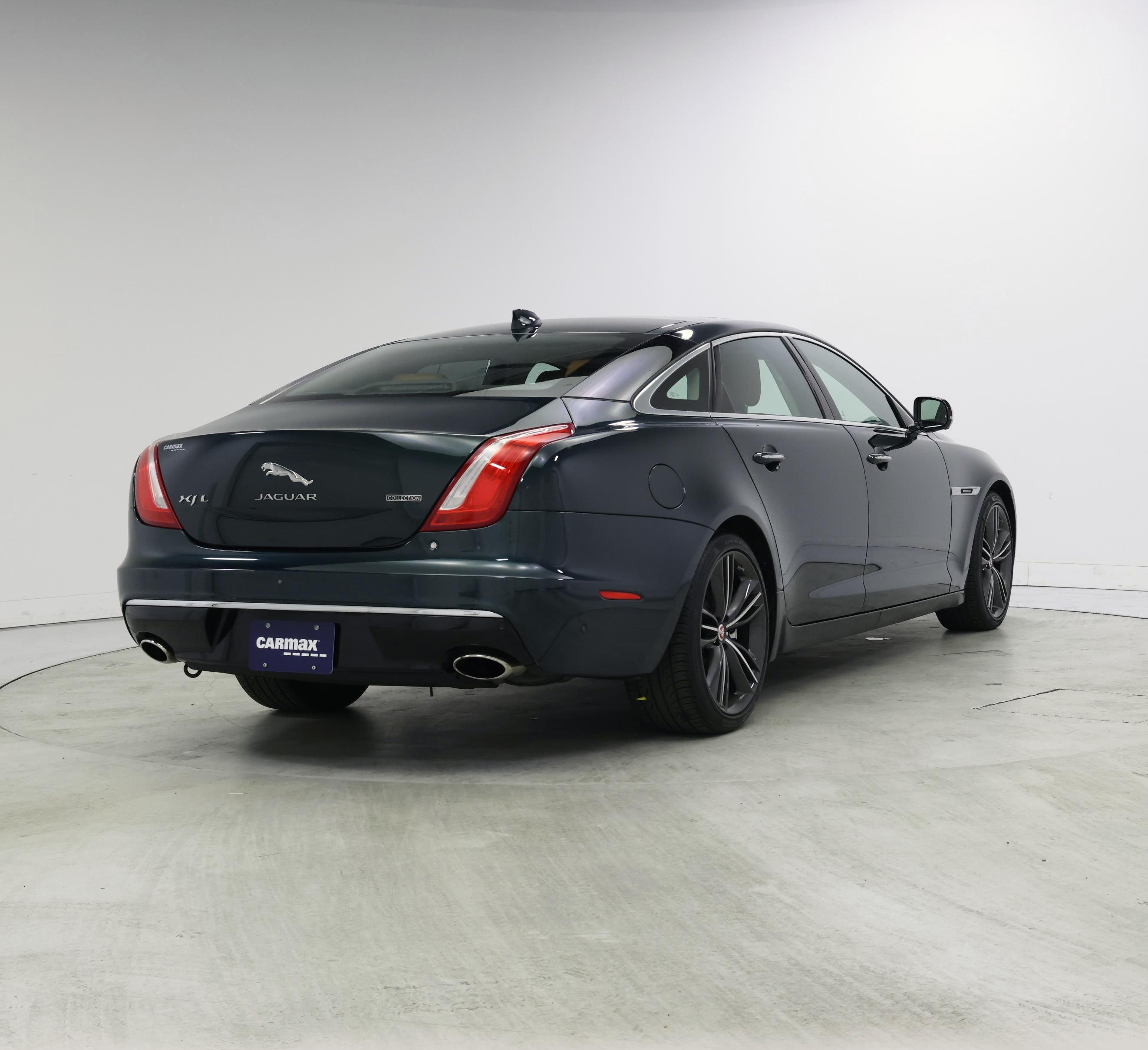 Thumbnail: 2019 Jaguar XJ - 8