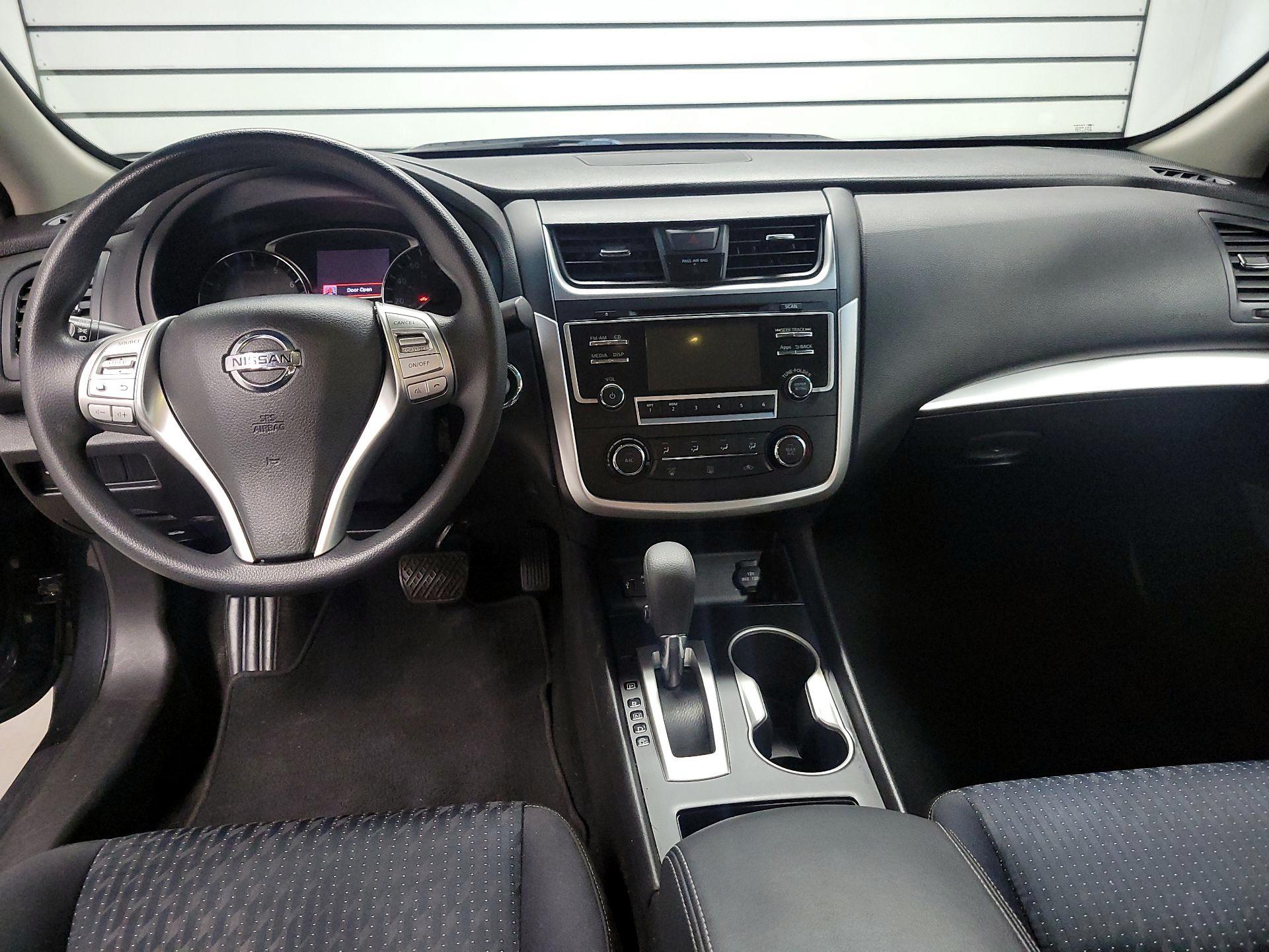 Thumbnail: 2016 Nissan Altima - 9
