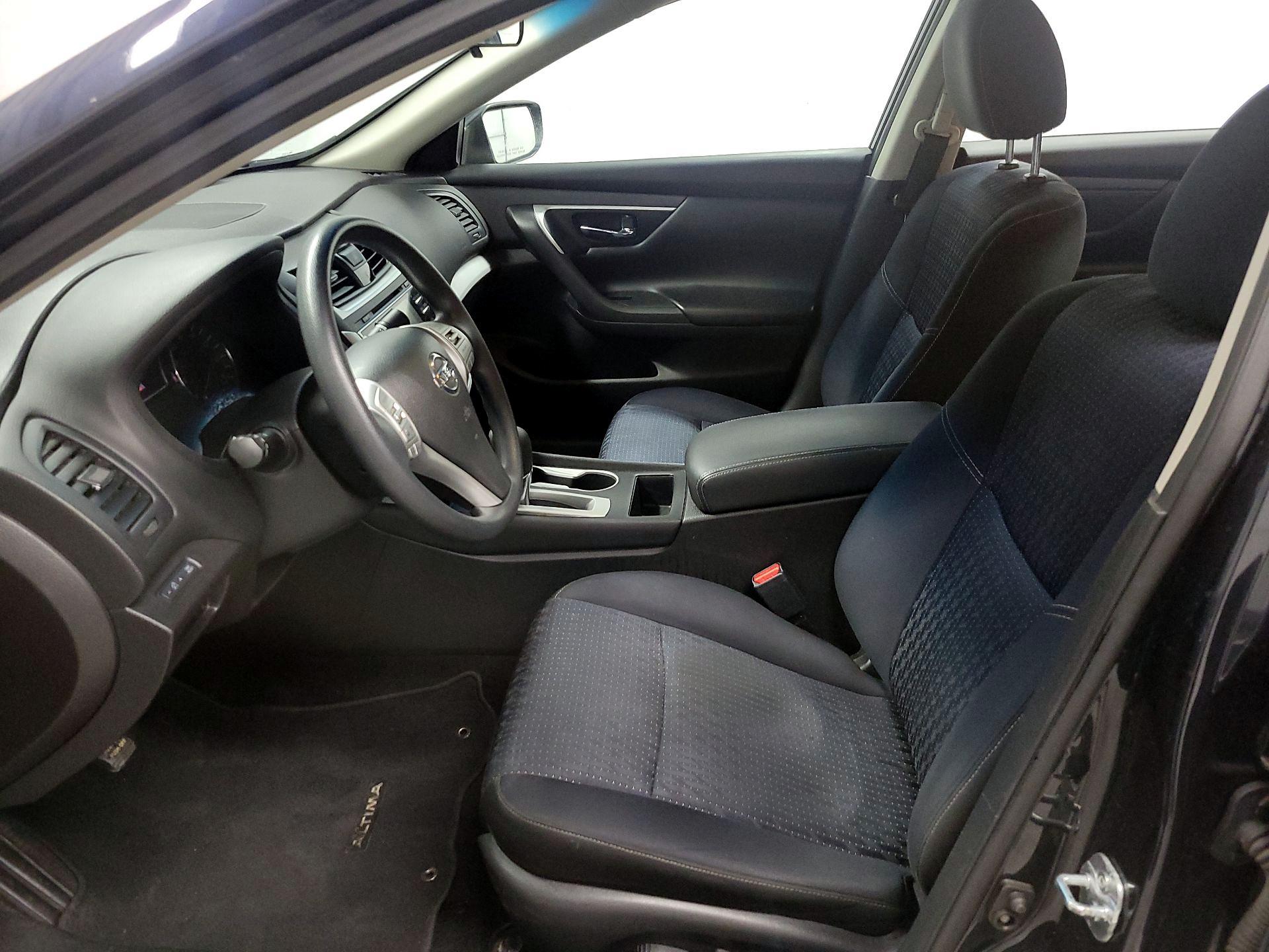 Thumbnail: 2016 Nissan Altima - 11