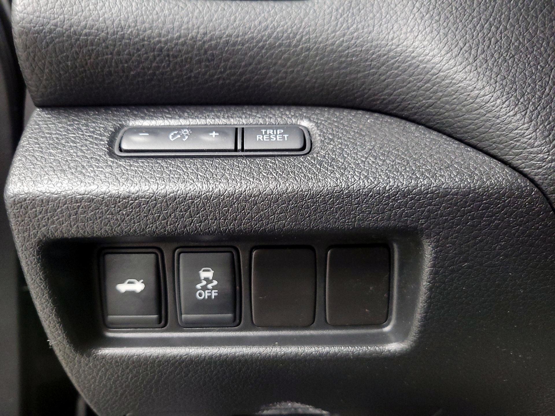 Thumbnail: 2016 Nissan Altima - 13