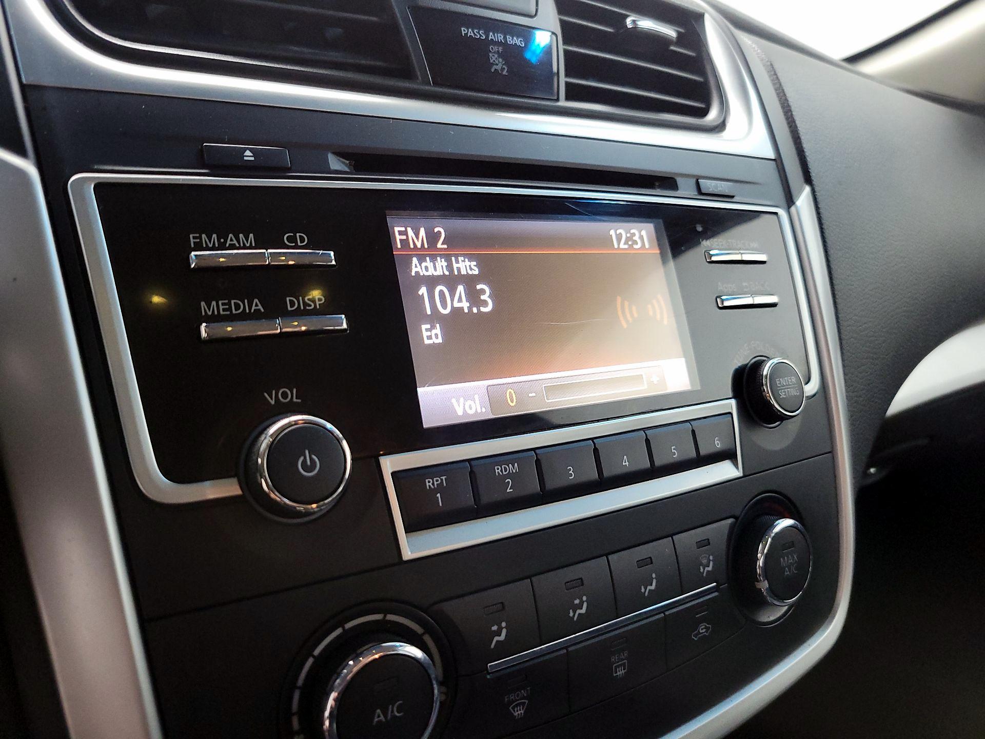Thumbnail: 2016 Nissan Altima - 15