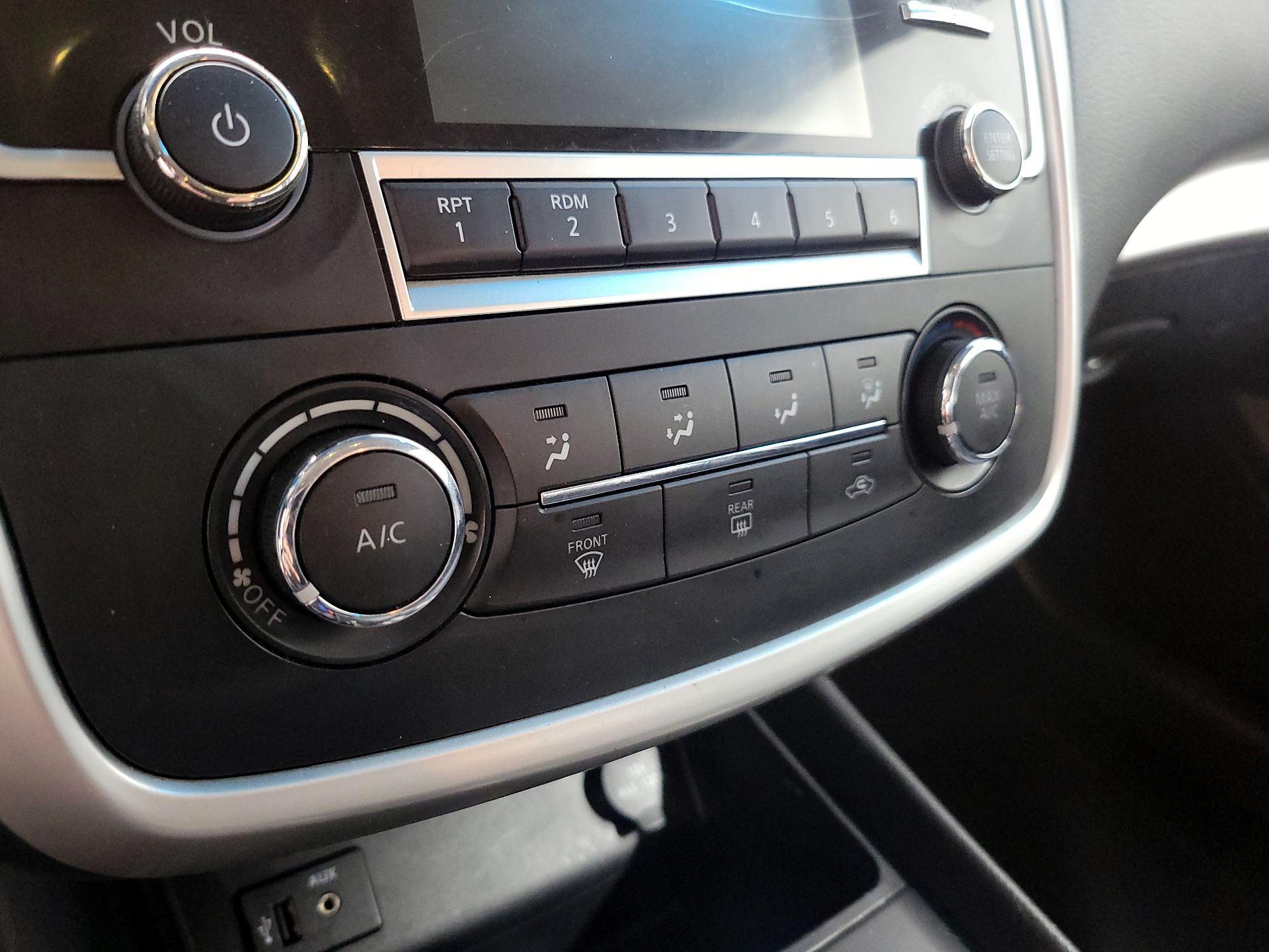 Thumbnail: 2016 Nissan Altima - 16