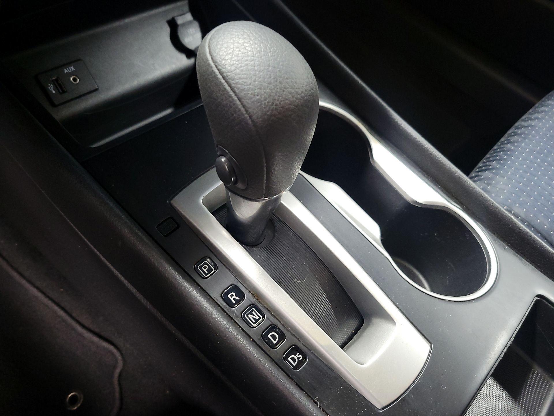 Thumbnail: 2016 Nissan Altima - 17
